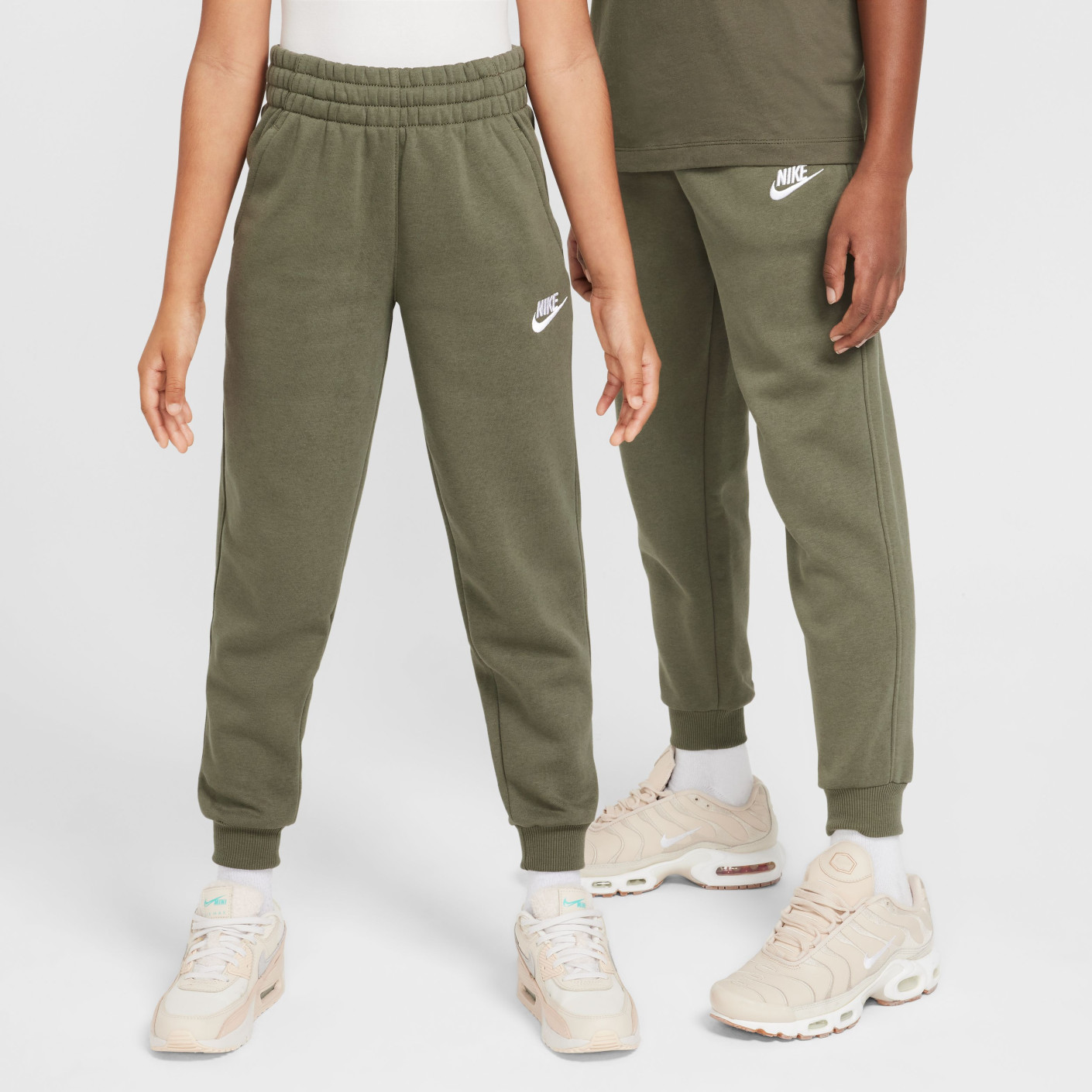 Nike Sportswear Club Fleece Crew Trainingspak Kids Olijfgroen Wit