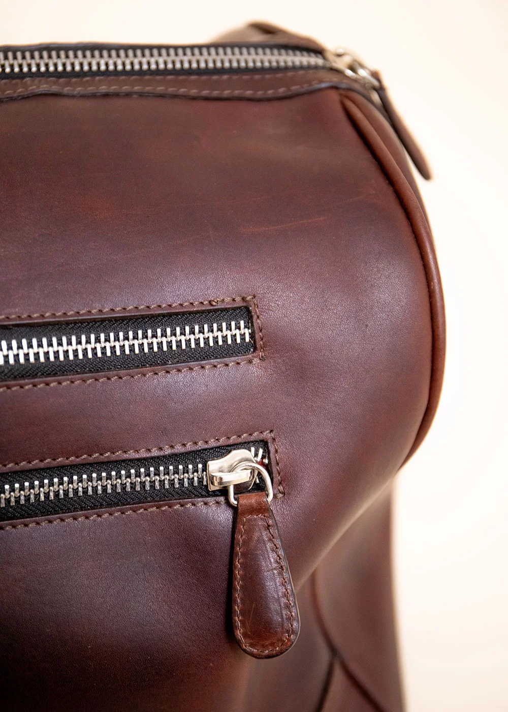 WEEKENDER WILSON DOUBLE ZIP CUIR MARRON