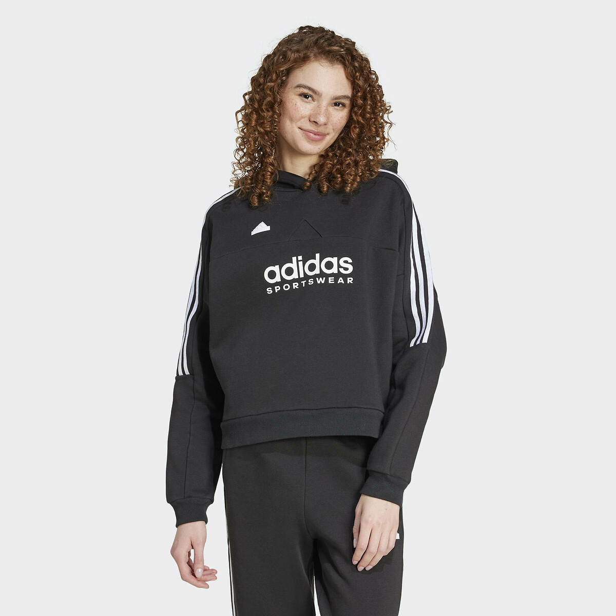 ADIDAS ROUPAS ESPORTIVAS<br>Moletom TIRO CUT com 3 listras