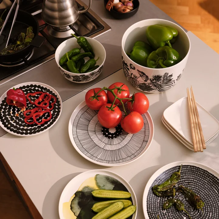 Marimekko - Oiva Räsymatto Teller tief Ø 20,5 cm, schwarz / weiss