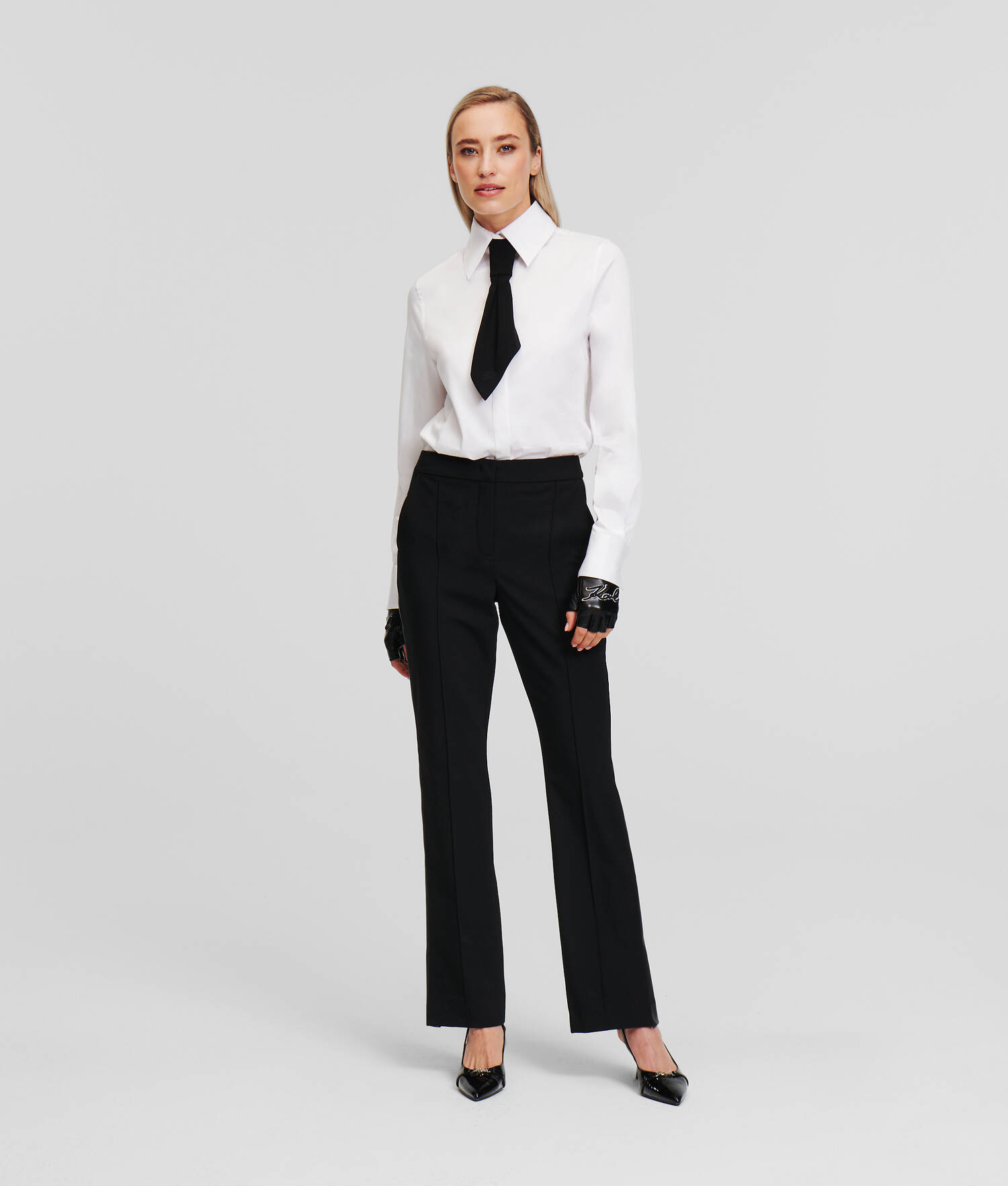 PANTALON EN SIMILI-CUIR À EMPIÈCEMENTS