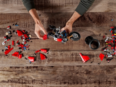 LEGO Ducati Panigale V4 R (42107)