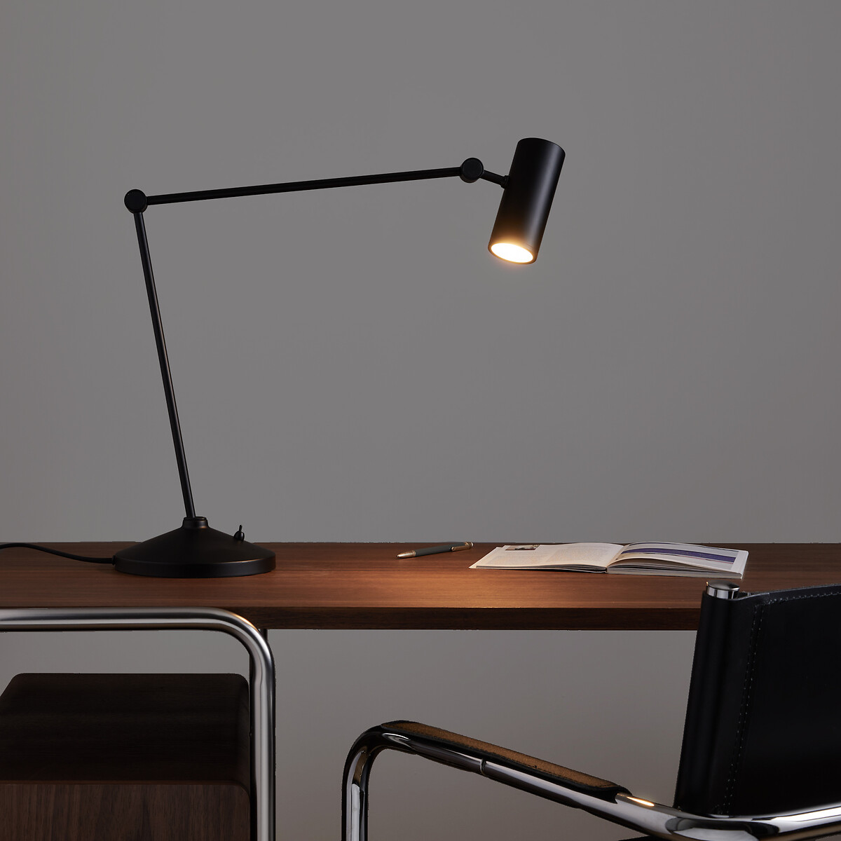 AM.PM<br>Luminária de mesa articulada em ferro, Eréni