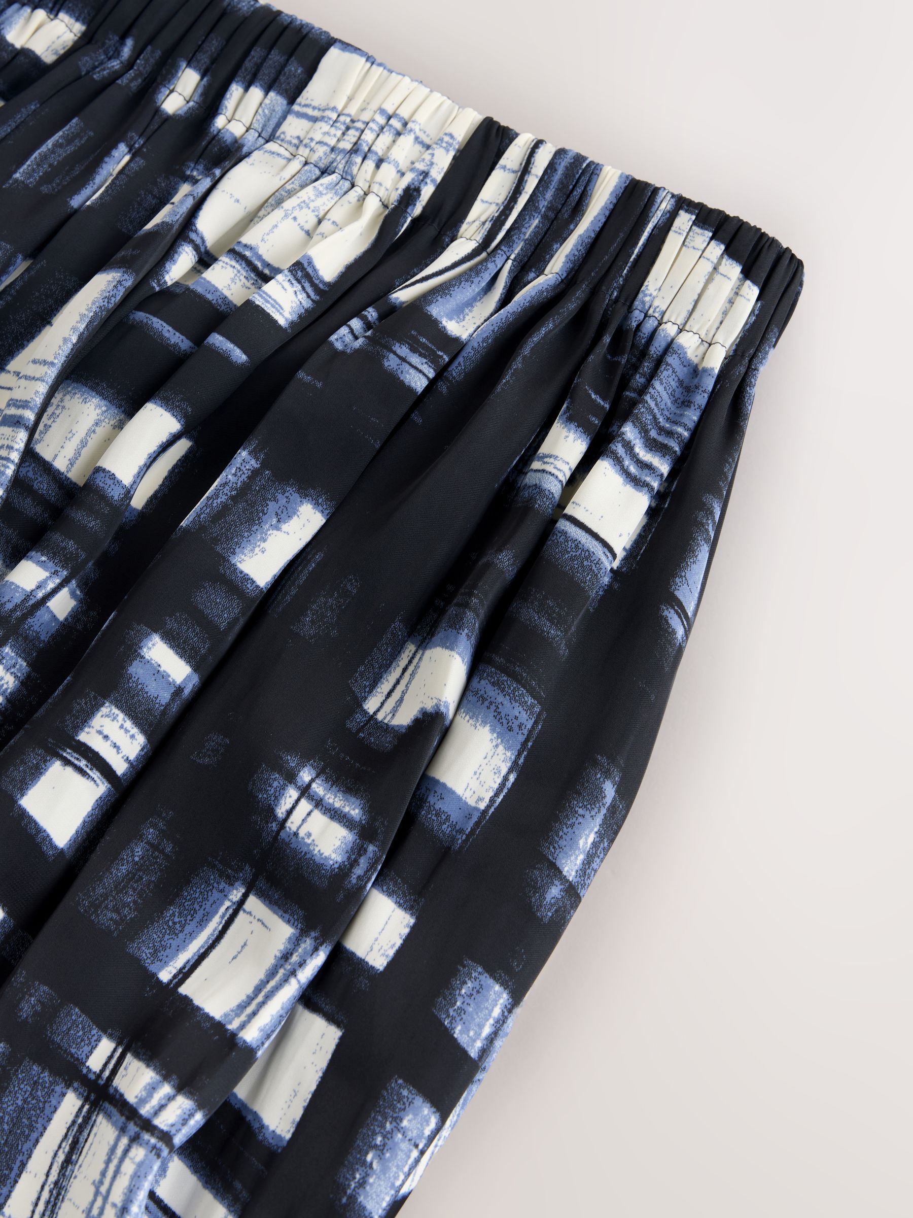 Crème/marineblauw ruit - Satin Pleated Maxi Skirt
