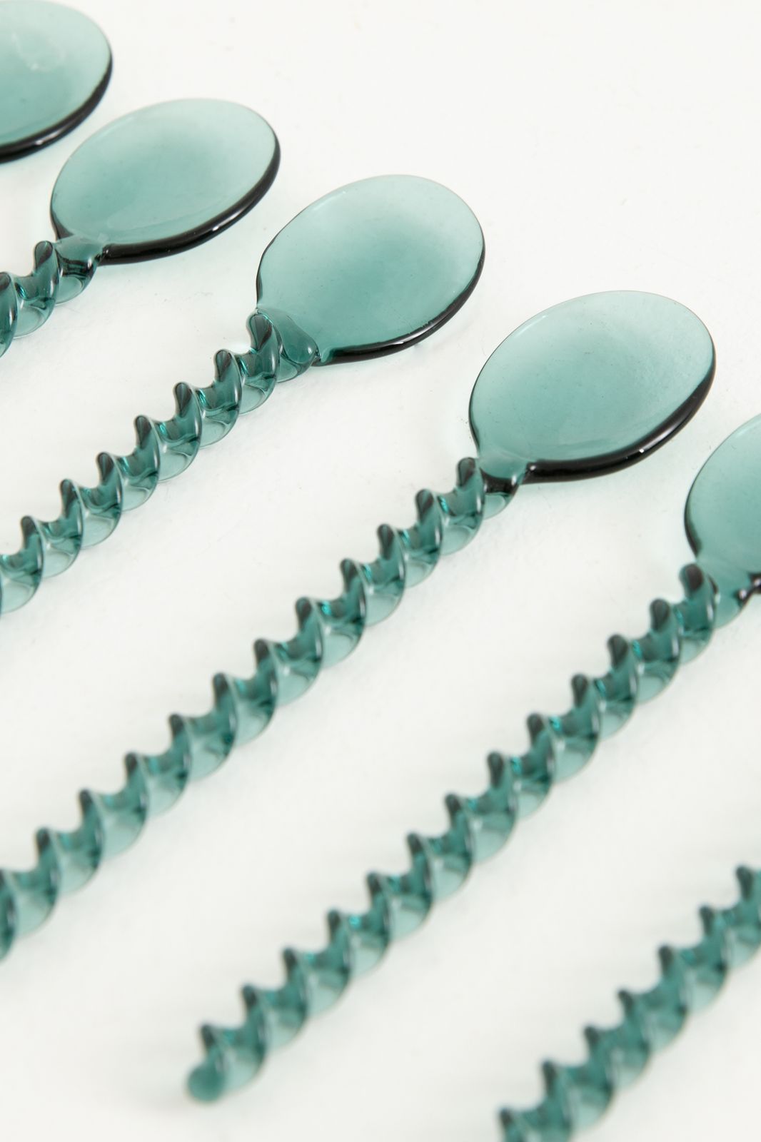 Blauwe glazen lepel twisted