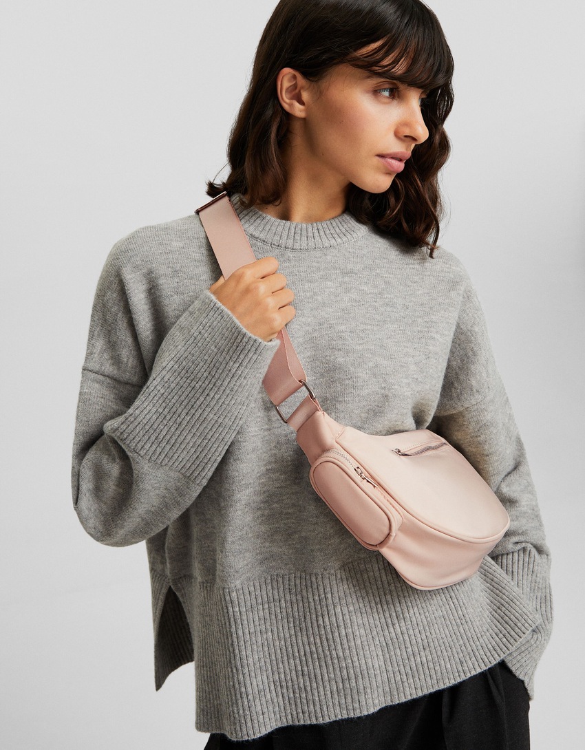 Bolsa transversal técnica com vários bolsos