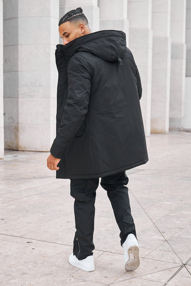 Parka noire à capuche longue