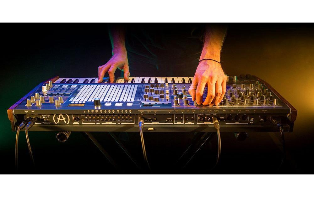 Synthesizer MatrixBrute inkl. Flight Case<br>Analoger Synthesizer, 49-Tasten