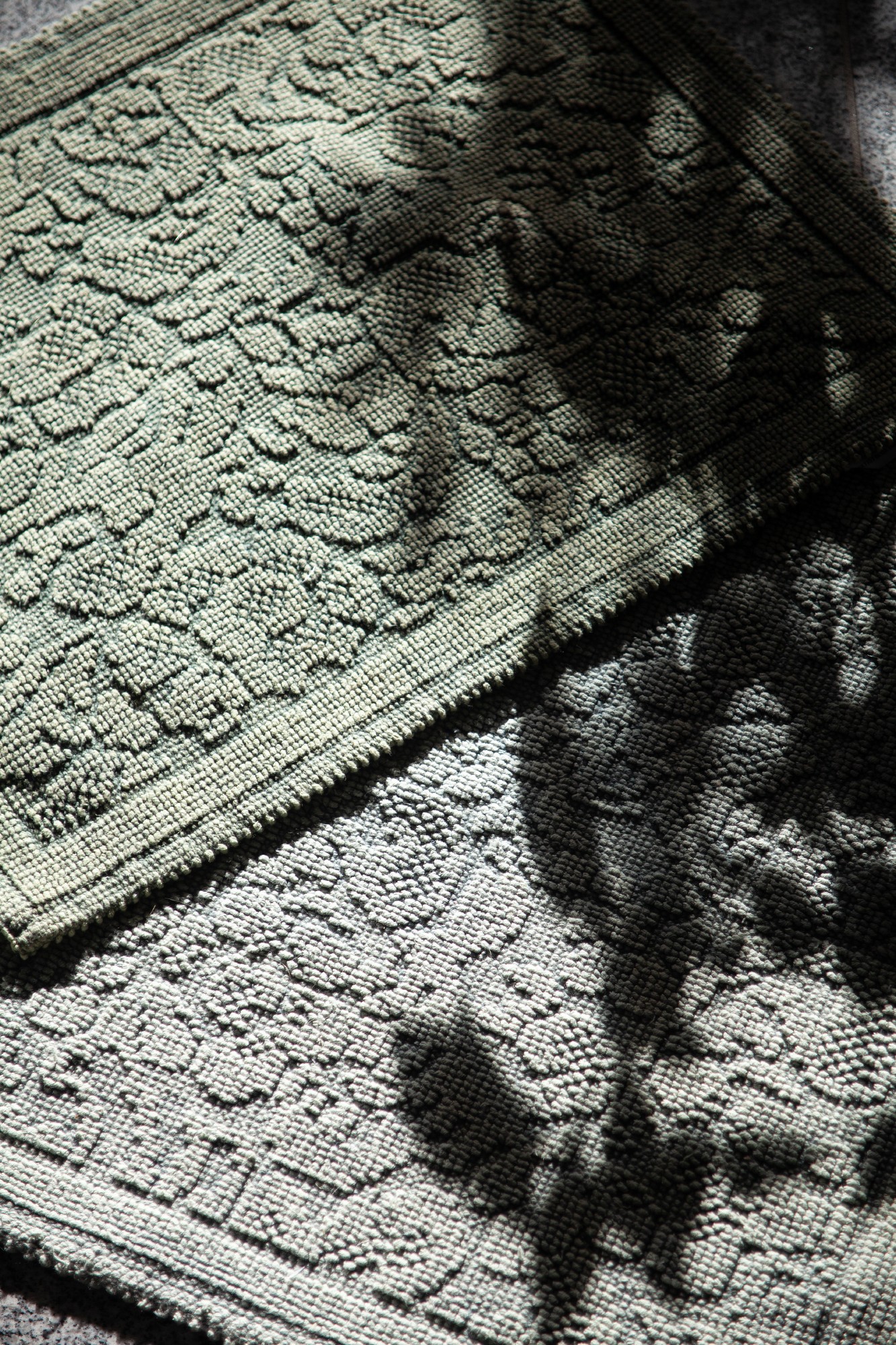 Badematte 'Izmir' aus Baumwolle, Wolken grau, 60 x 50 cm & 120 x 70 cm von fischer's lagerhaus