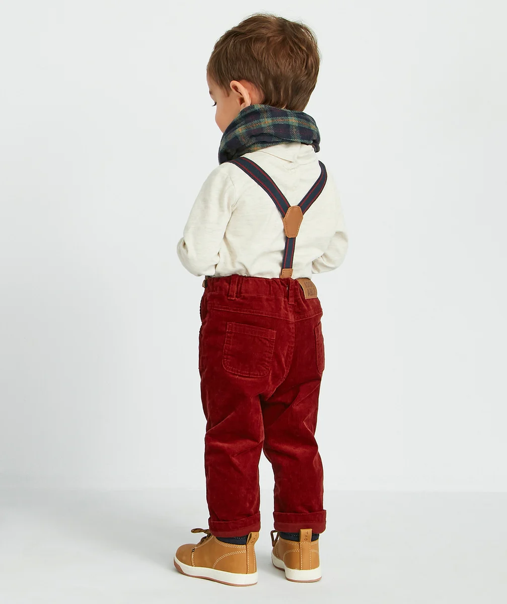 LE PANTALON BORDEAUX EN VELOURS CÔTELÉ AVEC BRETELLES