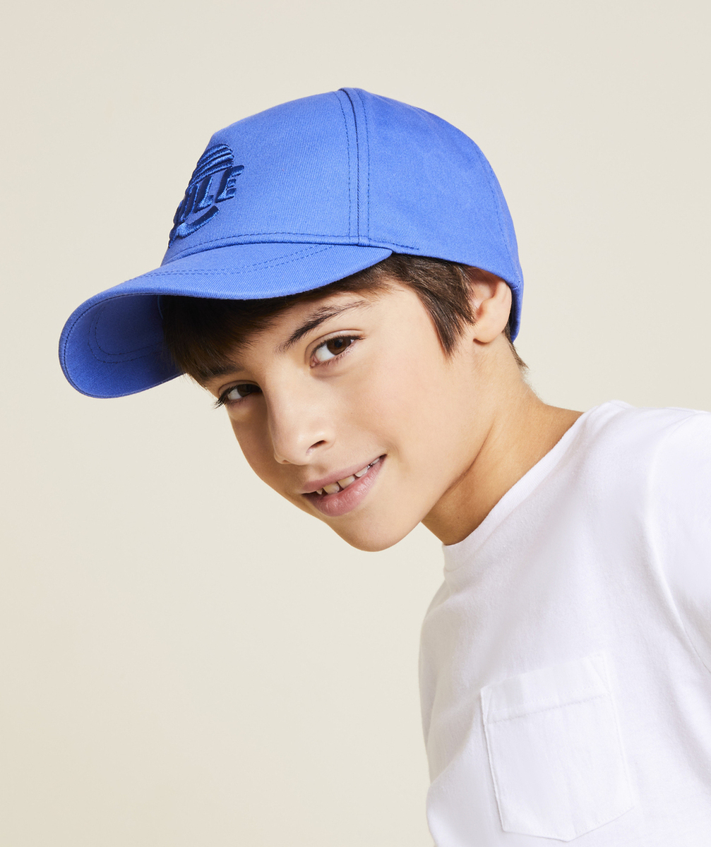 CASQUETTE GARÇON EN COTON BLEU AVEC MESSAGE SOLE BRODÉ