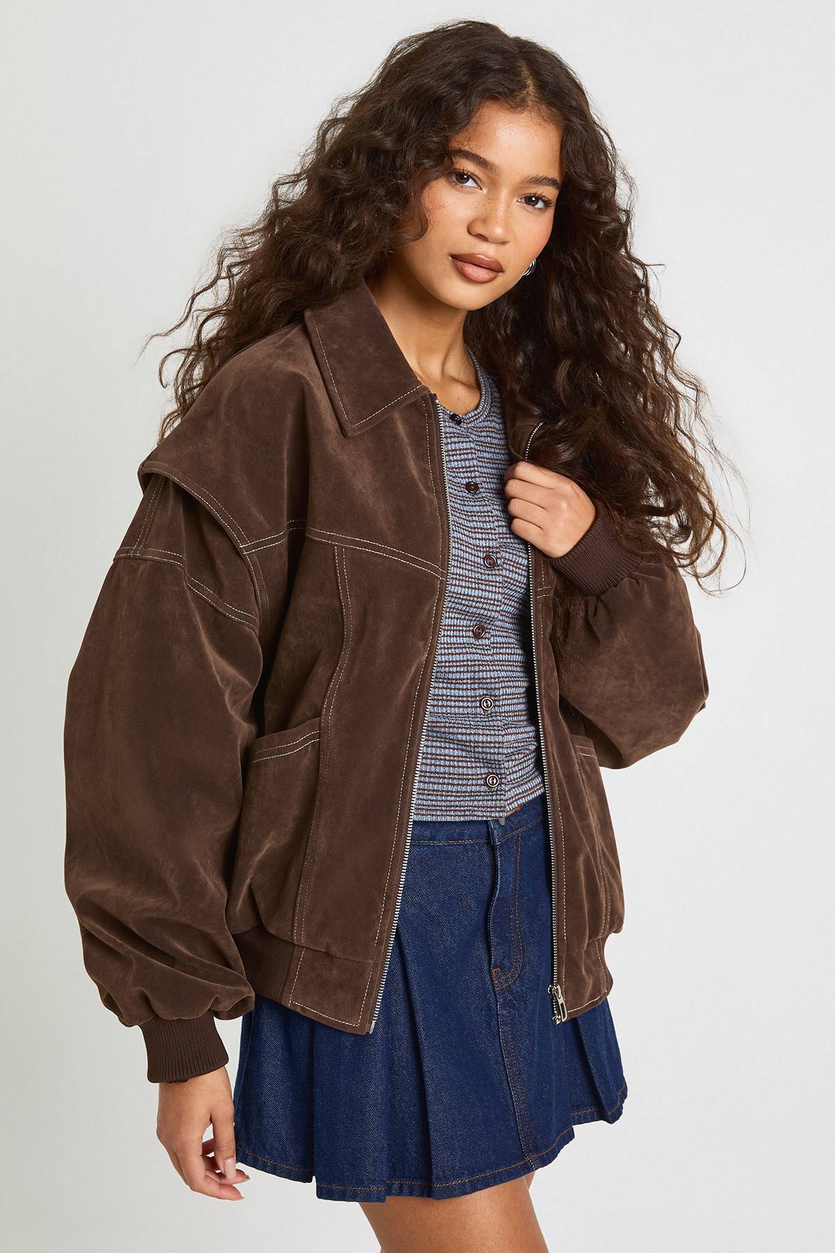 boohoo Blouson bomber en faux suède à piqûres contrastées