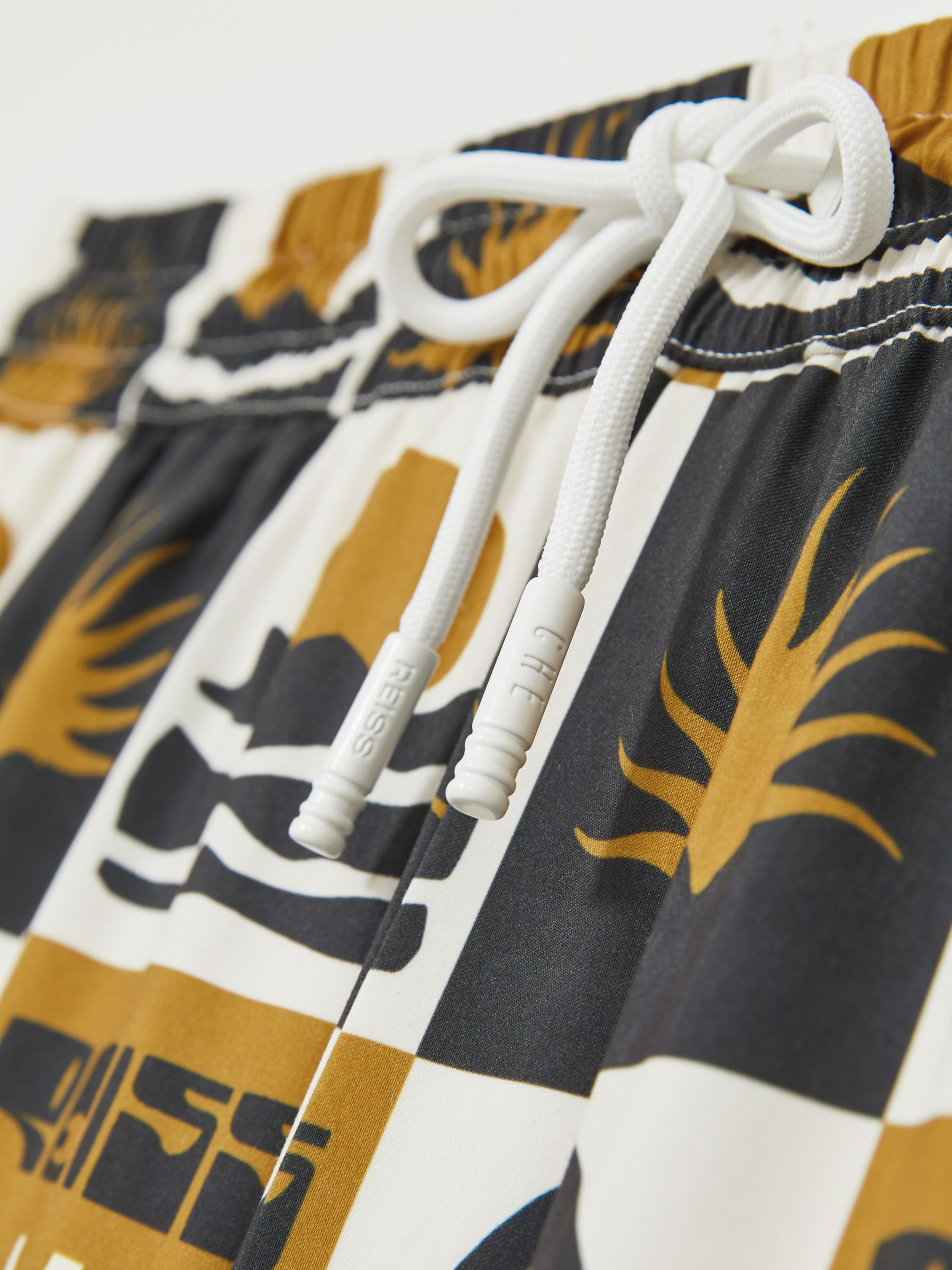 Olijfgroen - Reiss Trinity Reiss | Ché Sunset-Print Swim Shorts