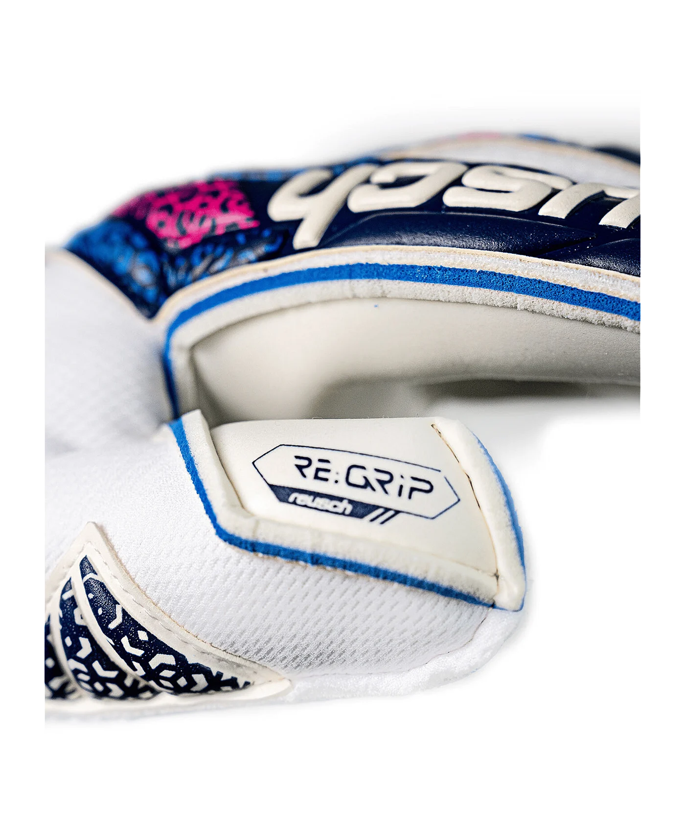 Reusch Attrakt Grip Evolution goalkeeper gloves F4310