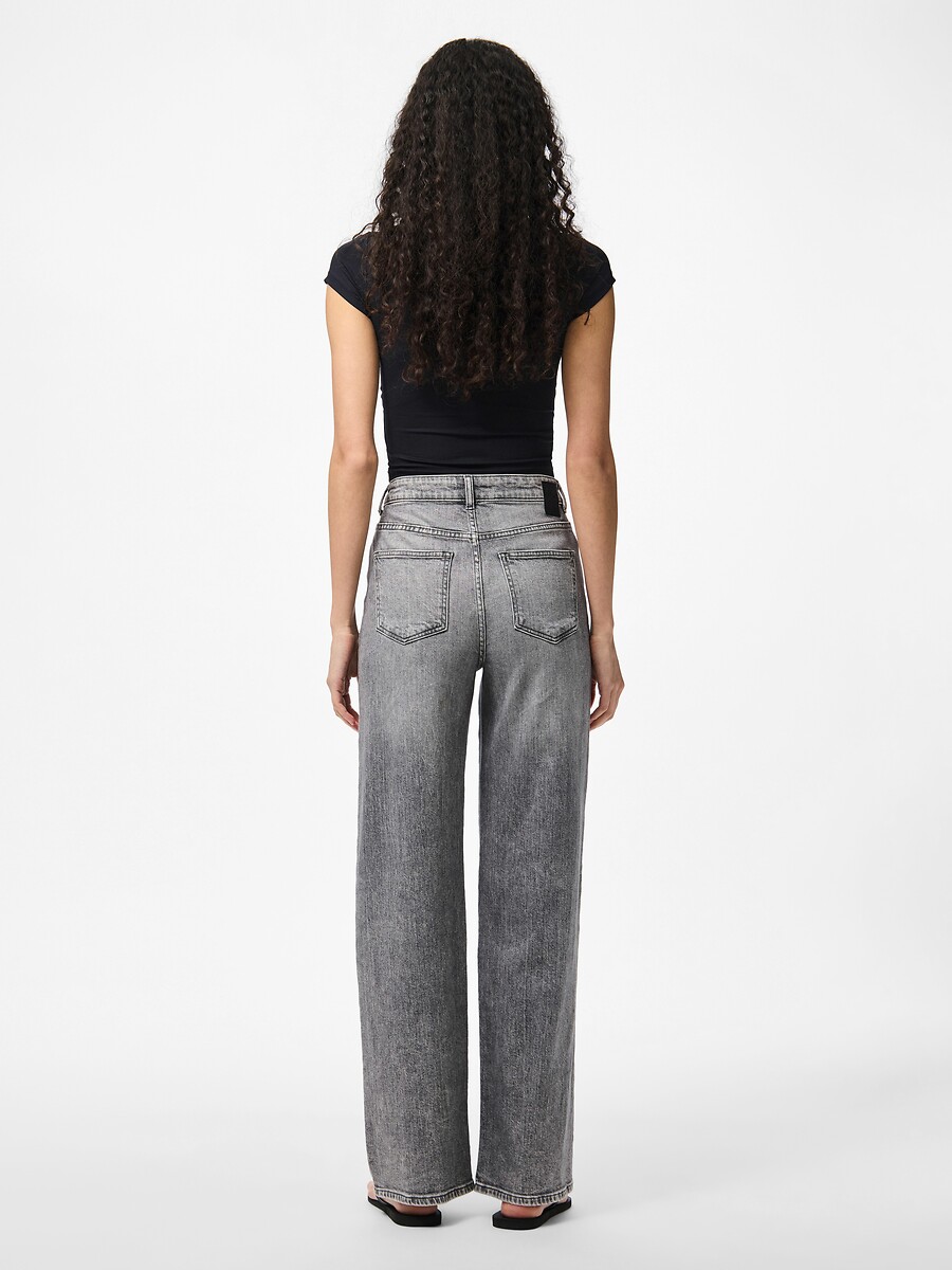 PEÇAS<br>Calças jeans largas