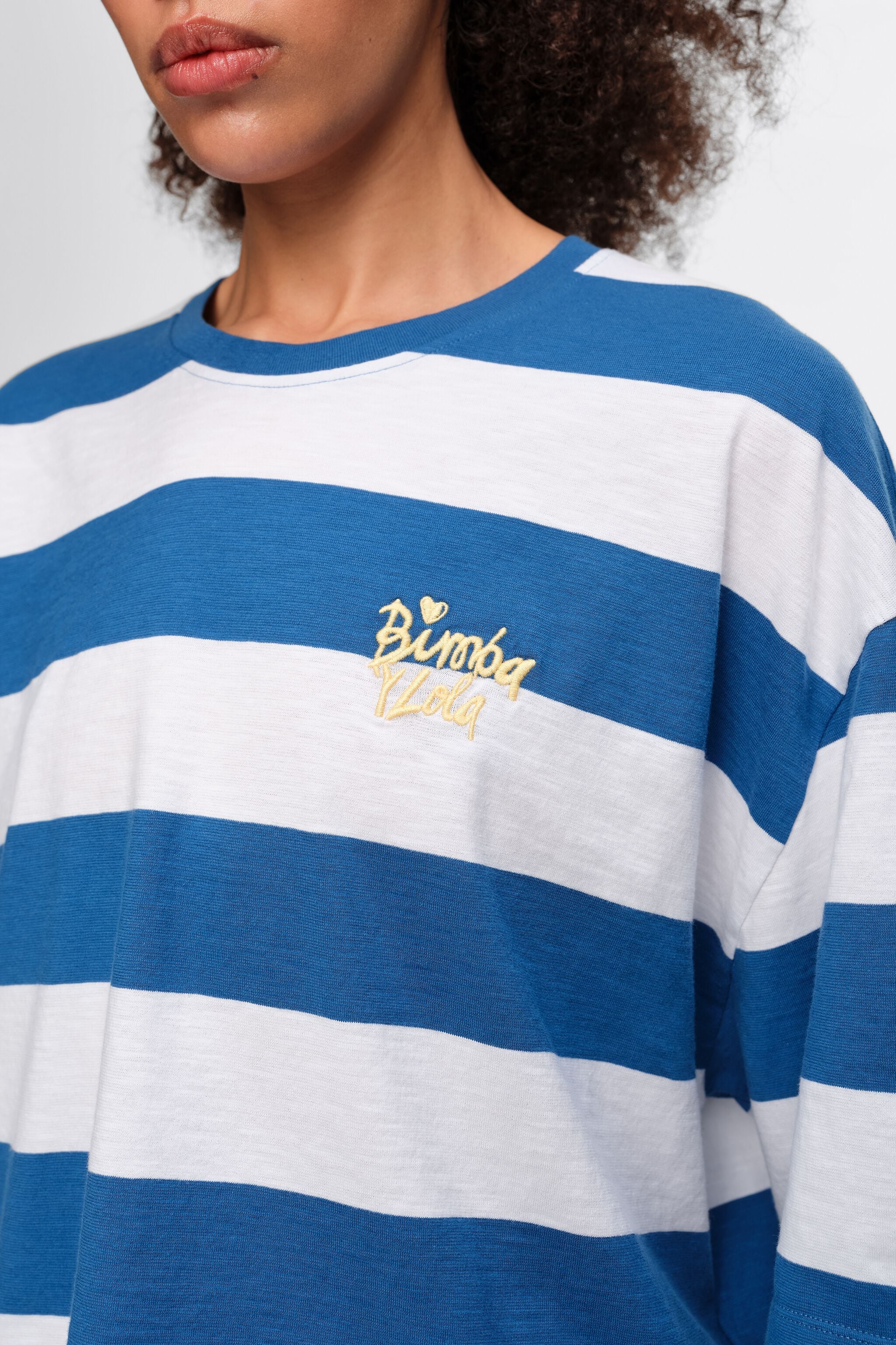 Camiseta quadrada de algodão listrada marrom