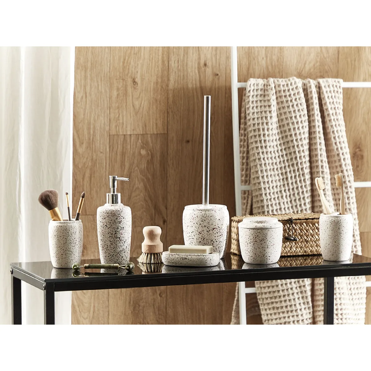 Beliani Accessoires de salle de bains PALMILLA en céramique blanche