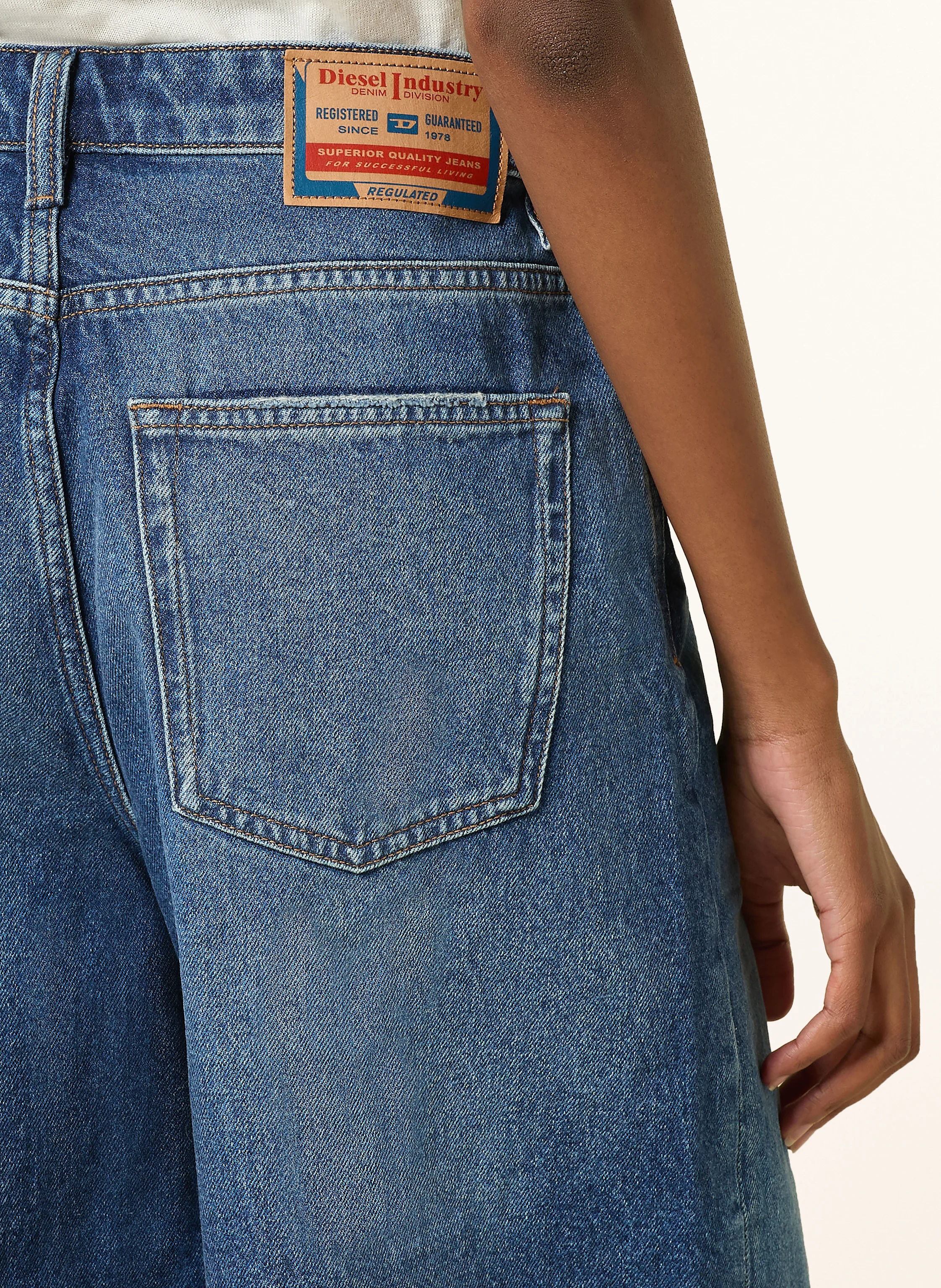 DIESEL Jeansshorts DE-SIRE