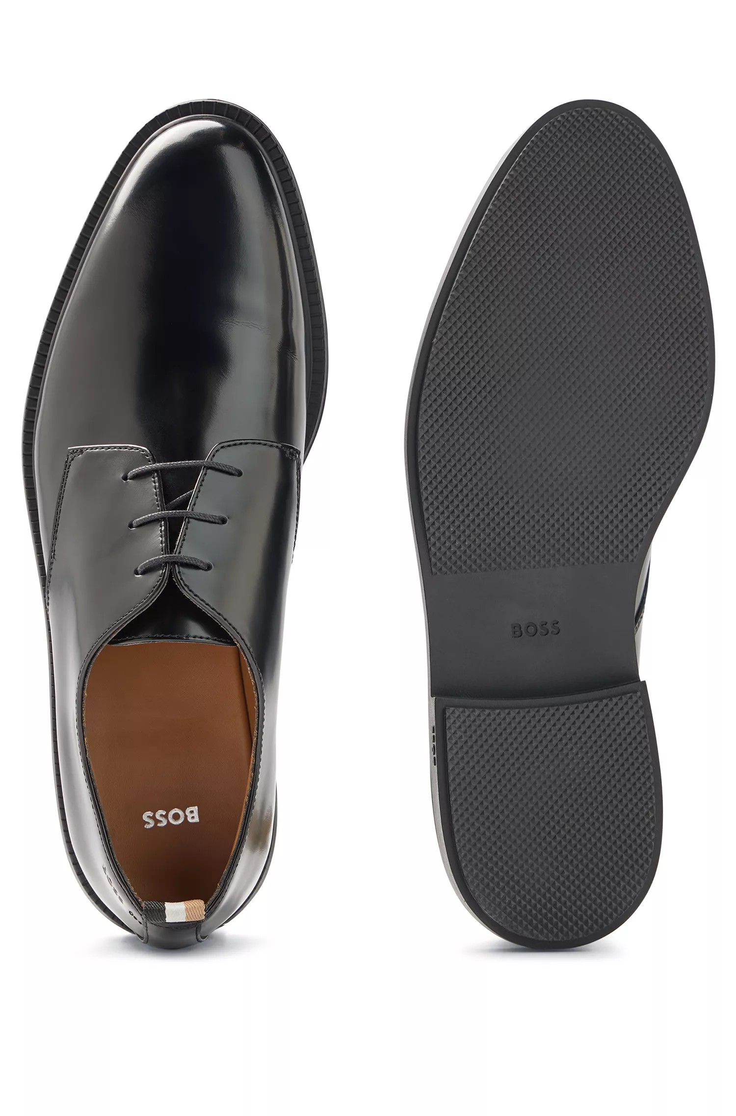 Sapatos BOSS Derby pretos em couro escovado com detalhes do logotipo.