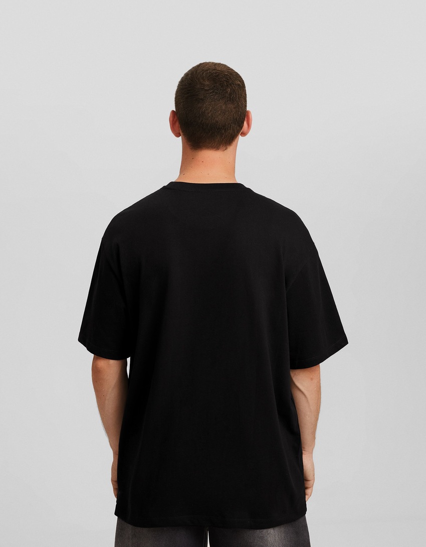 Camiseta de manga curta com modelagem quadrada e estampa do Mickey Mouse.