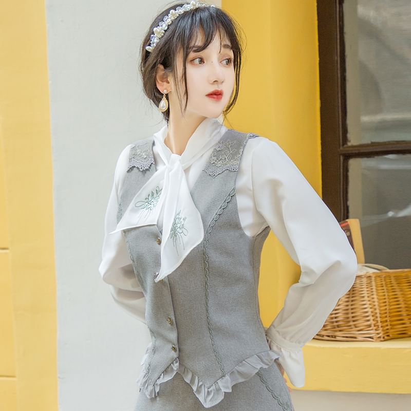 Nebbia - Blouse met pofmouwen en strikhals / Vest met gerimpelde knopen / Midi-lijn rok met hoge taille en bloemenborduursel / Set