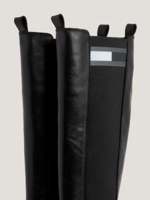 Botas de cano alto em couro com detalhes em fita