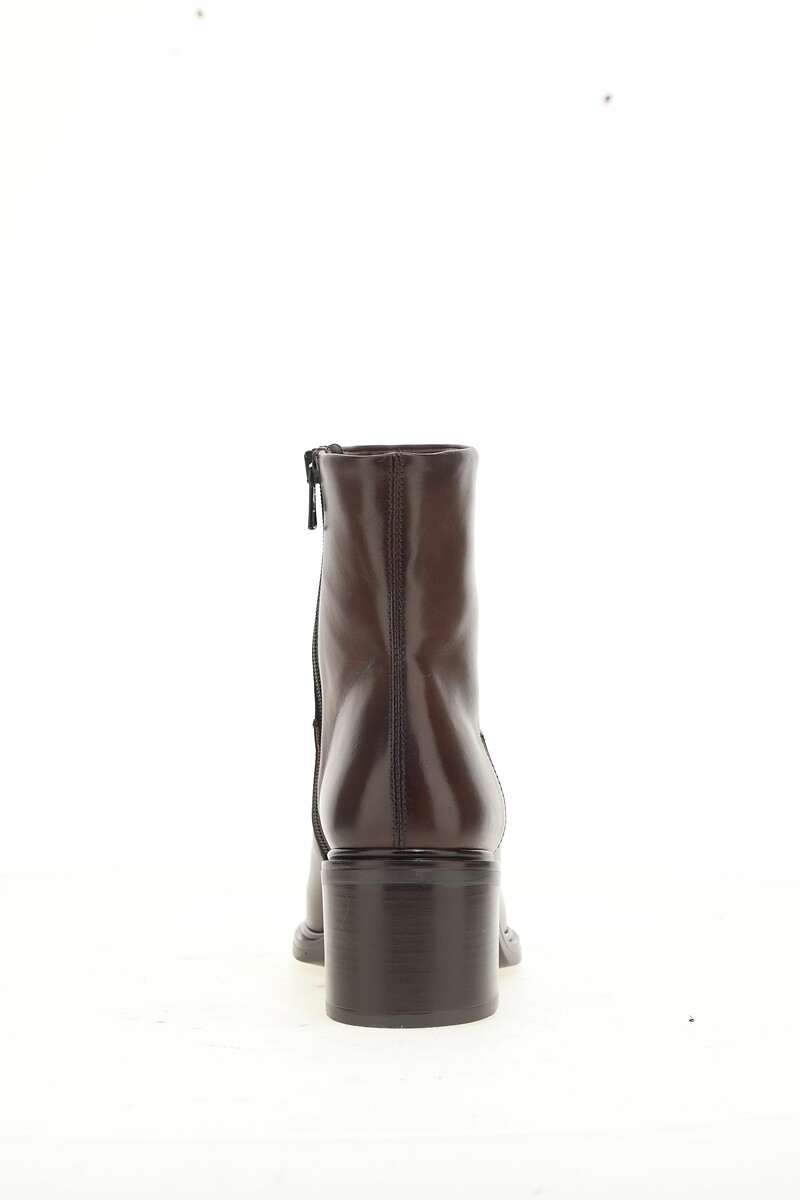 MJUS<br>Botas de couro com bico fino