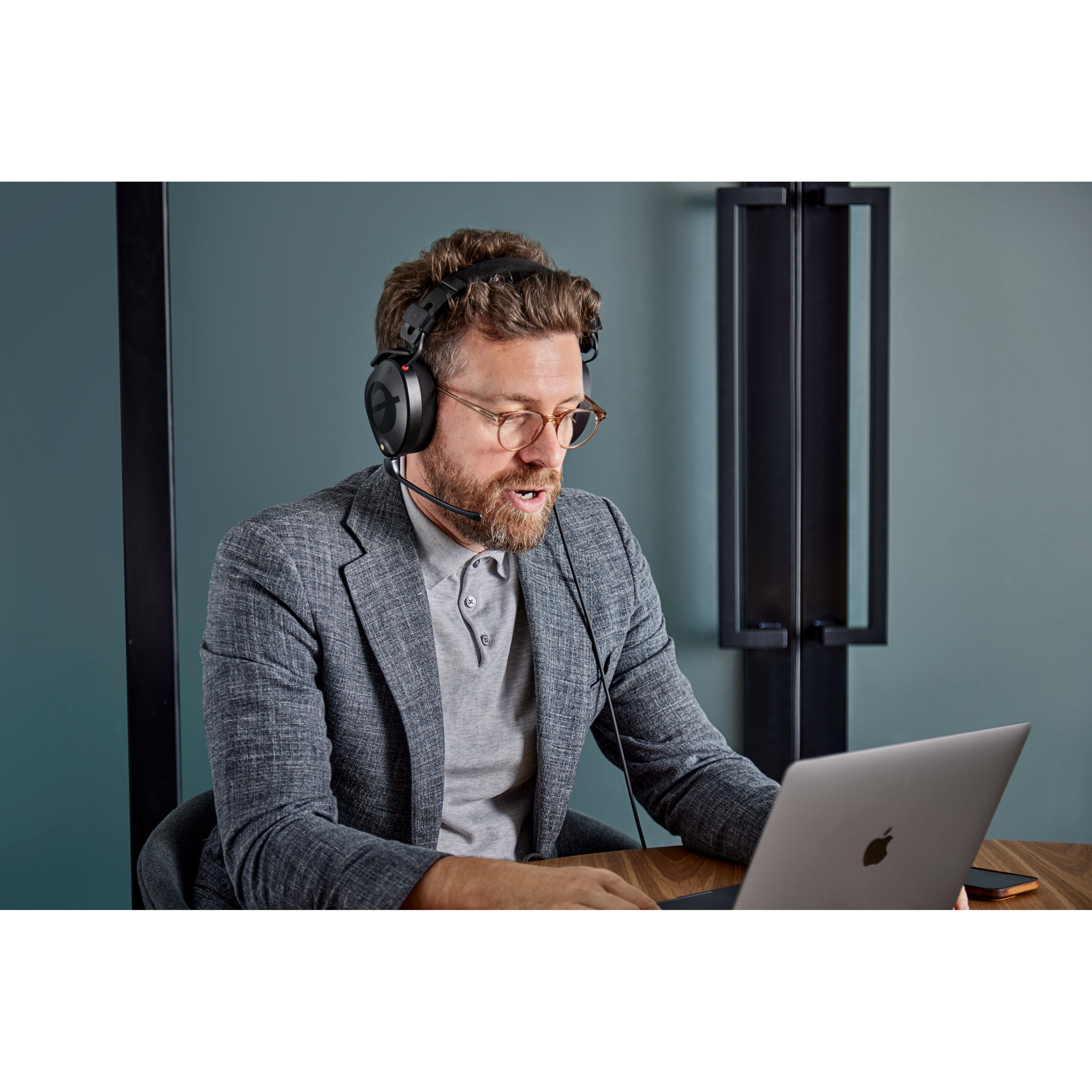 RØDE NTH-100M over-ear headset