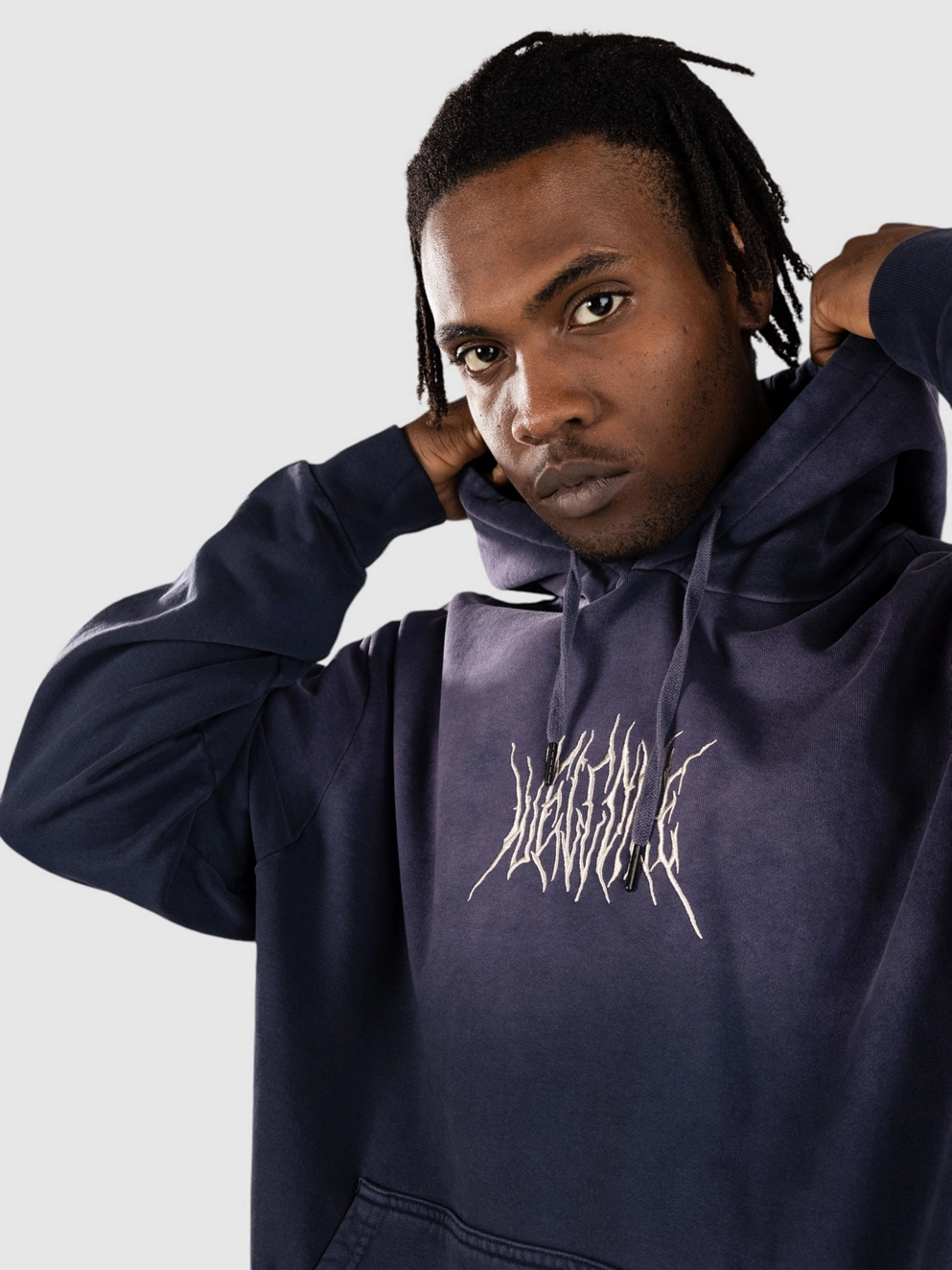 Welcome Chasm Embd Enzyme-Wash Hoodie dark sapphire
