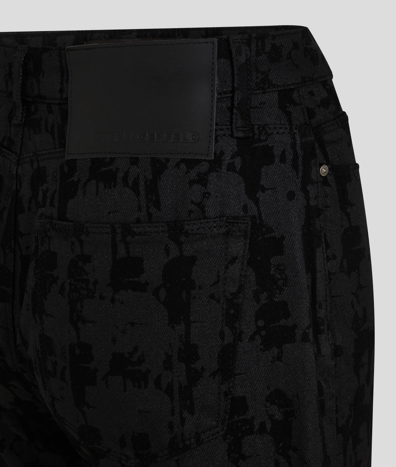 JEAN GIRLFRIEND KARL ESSENTIAL KAMEO