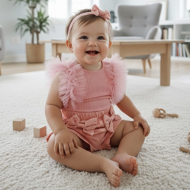 A bow & tule baby set