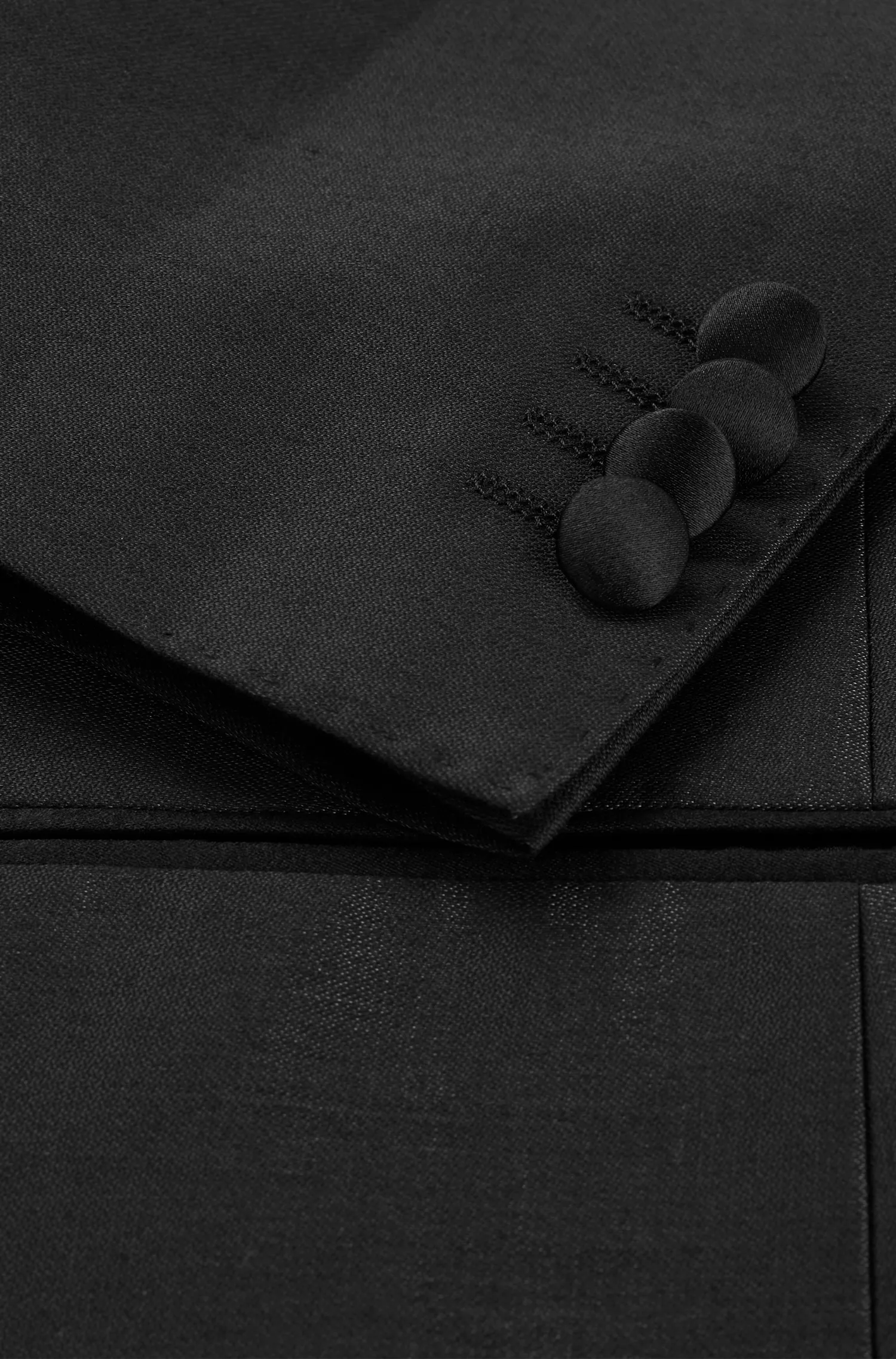 Terno de smoking BOSS preto, corte slim, em mistura de lã mesclada.