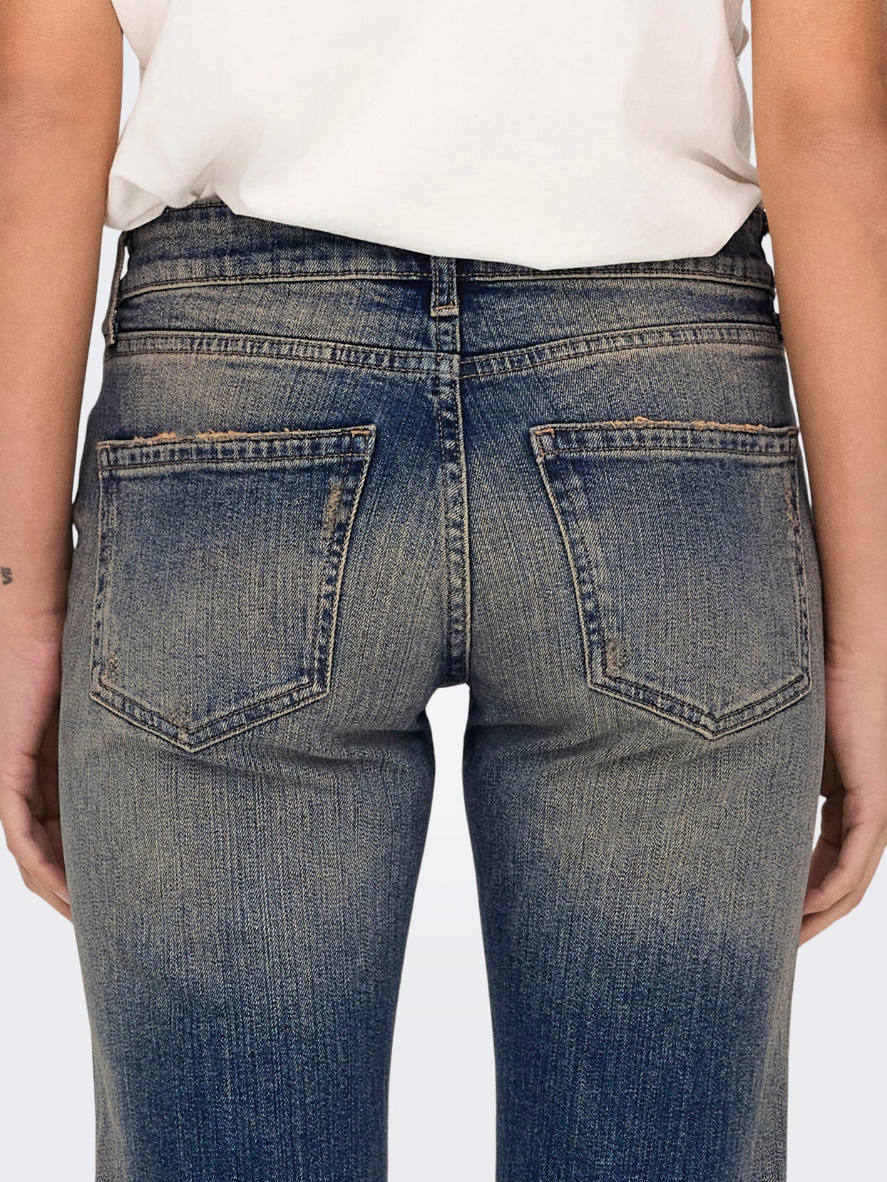 ONLBETHANY Niedrige Taille Ausgestellt Jeans Medium Blue Denim