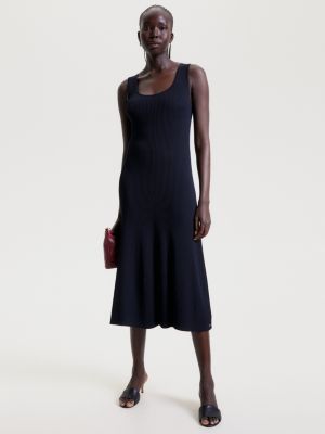Vestido midi canelado acinturado e evasê