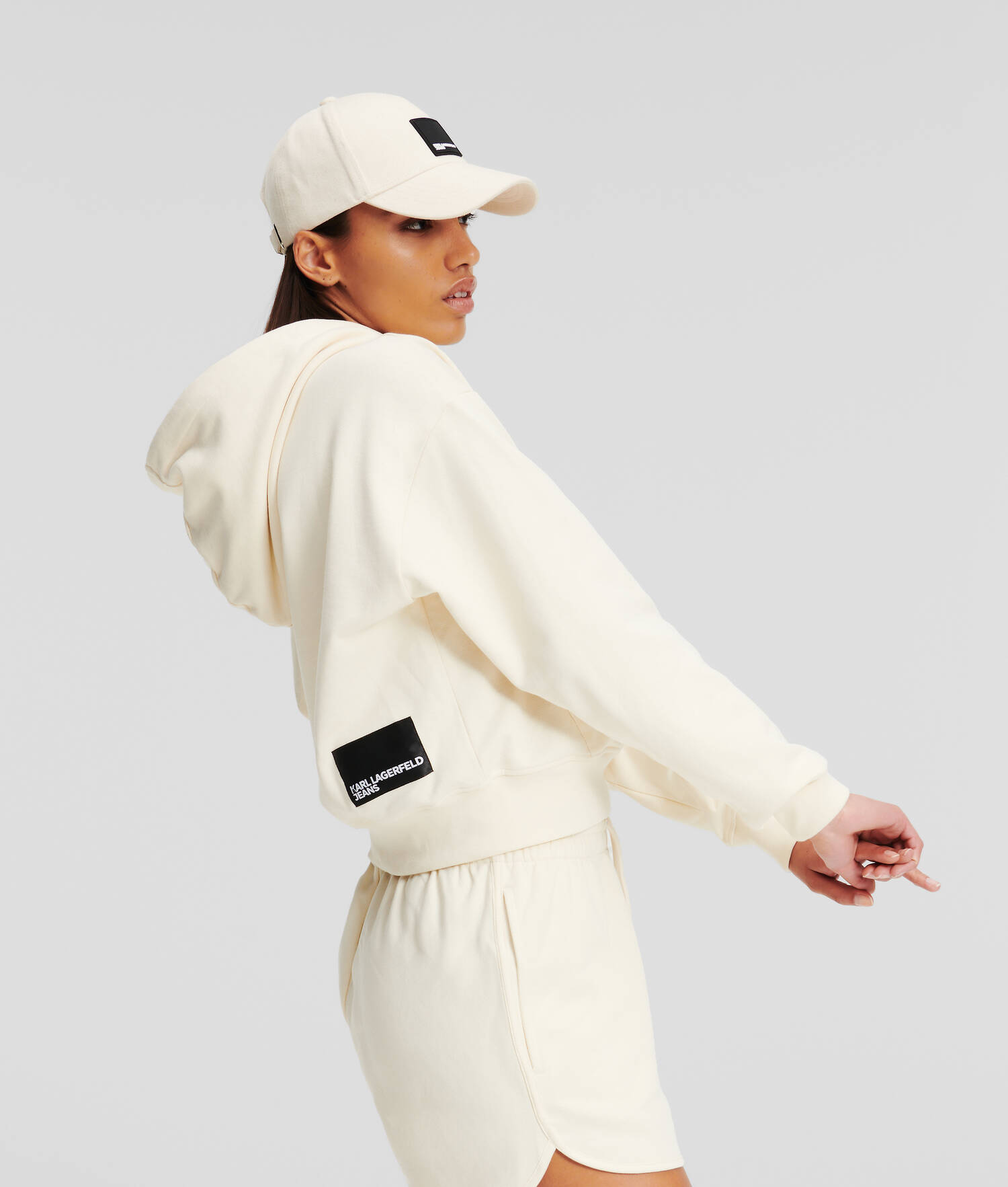 SWEAT À CAPUCHE AVEC LOGO KLJ ENCADRÉ