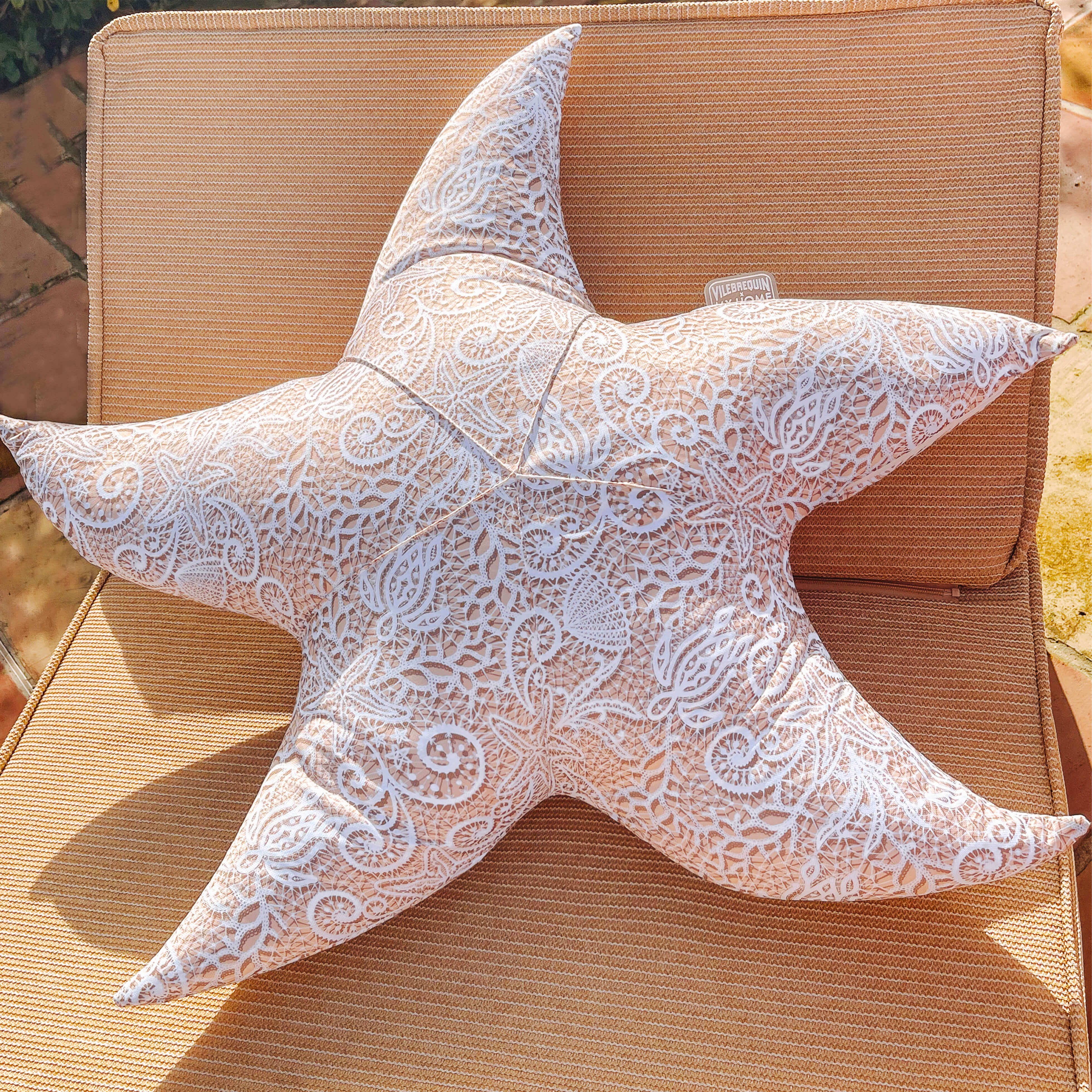 Coussin étoile de mer beige - motif « effet dentelle » | Site Vilebrequin | ISHA8159