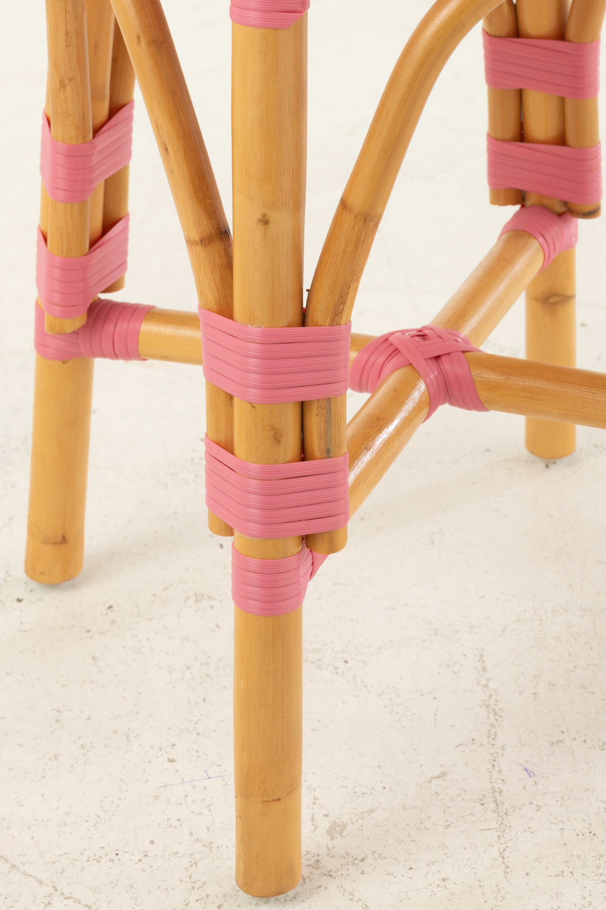 J-Line kruk Live - rotan - roze|wit - small
