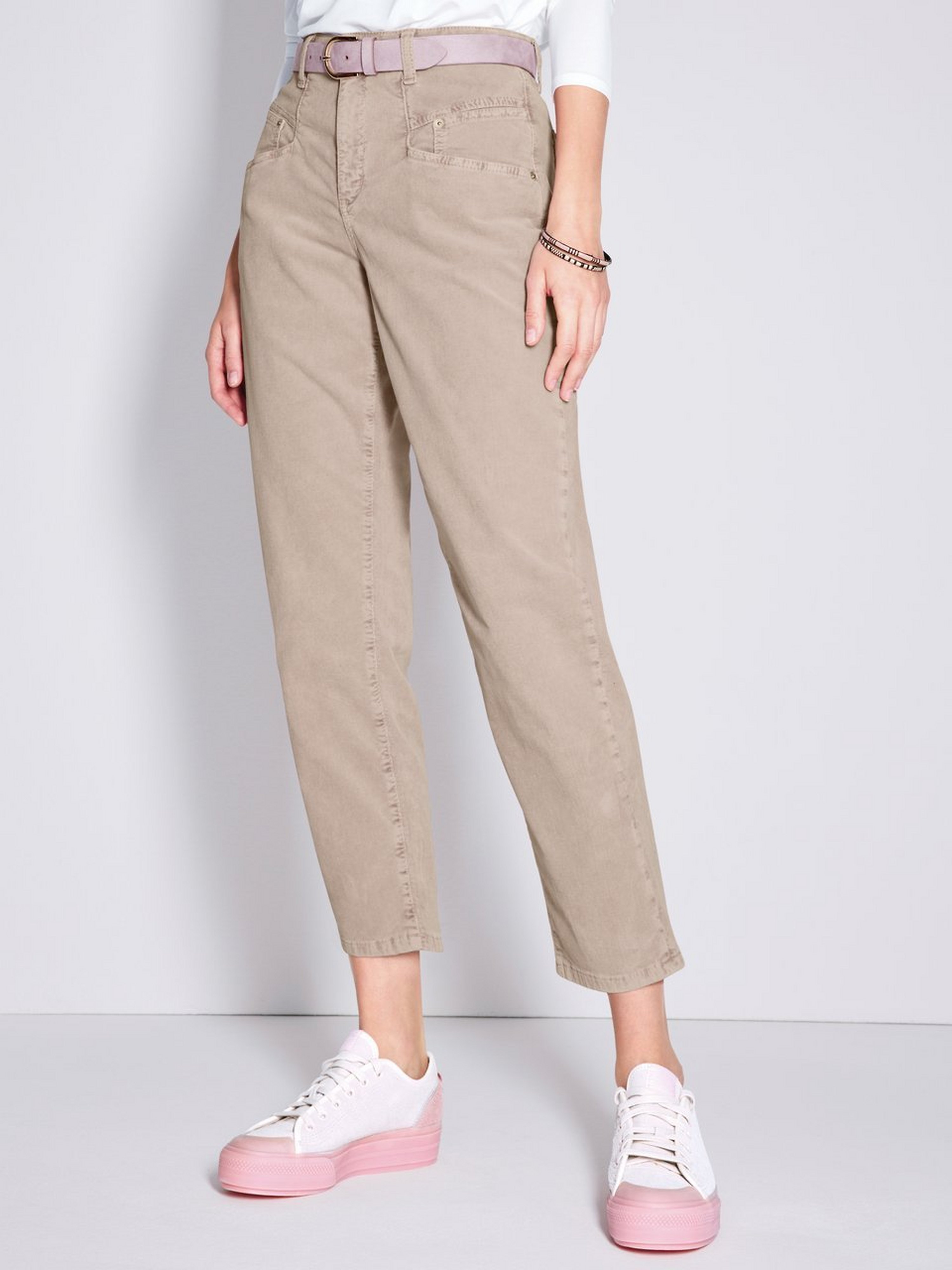 Feminine Fit-Cordhose