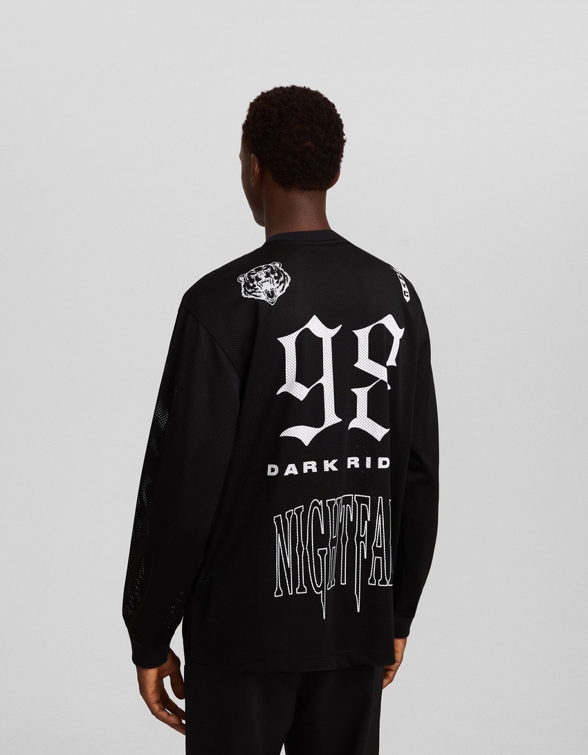Camiseta de manga comprida com estampa em tela