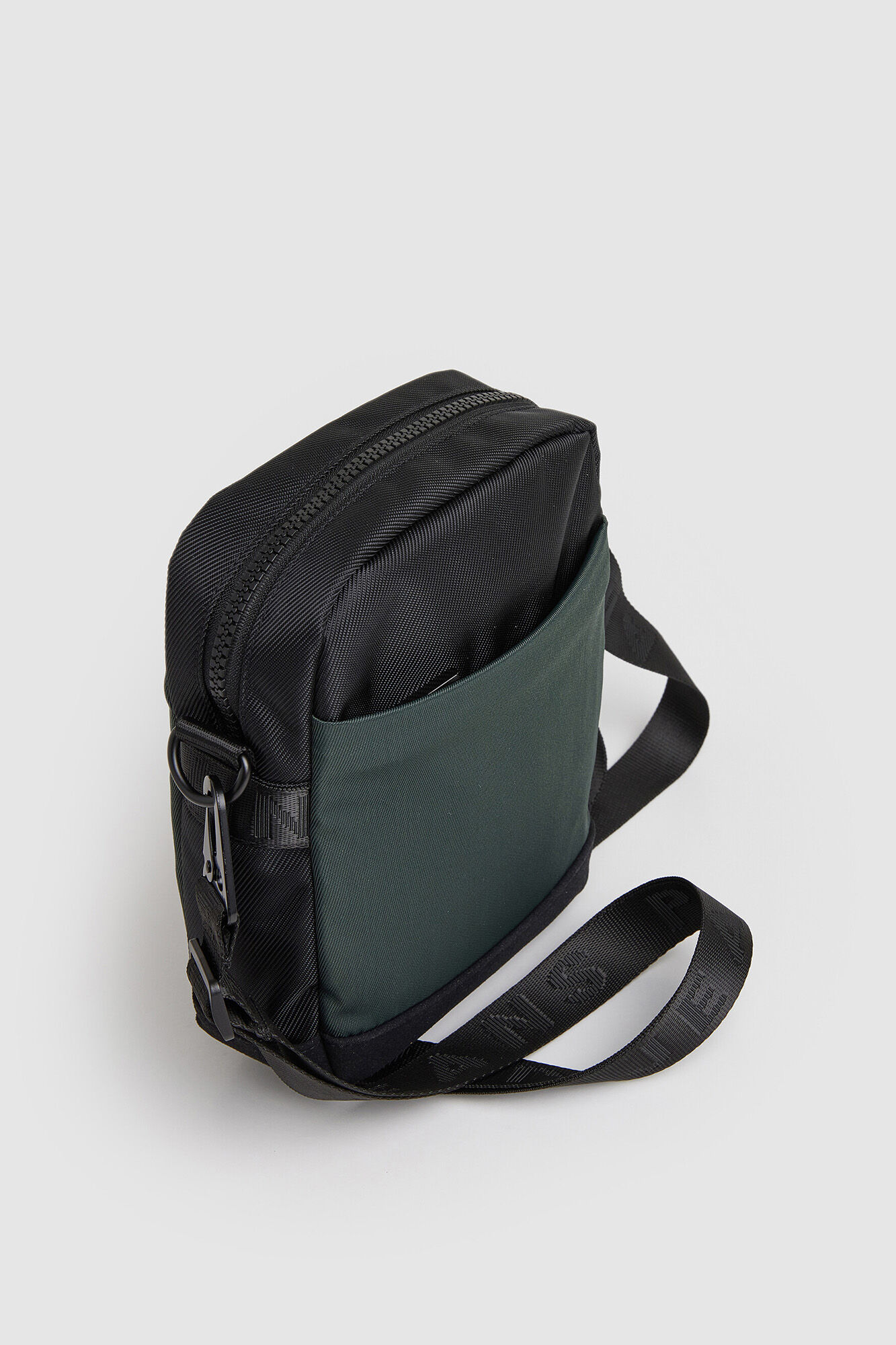 Bolsa de ombro tingida em combinação