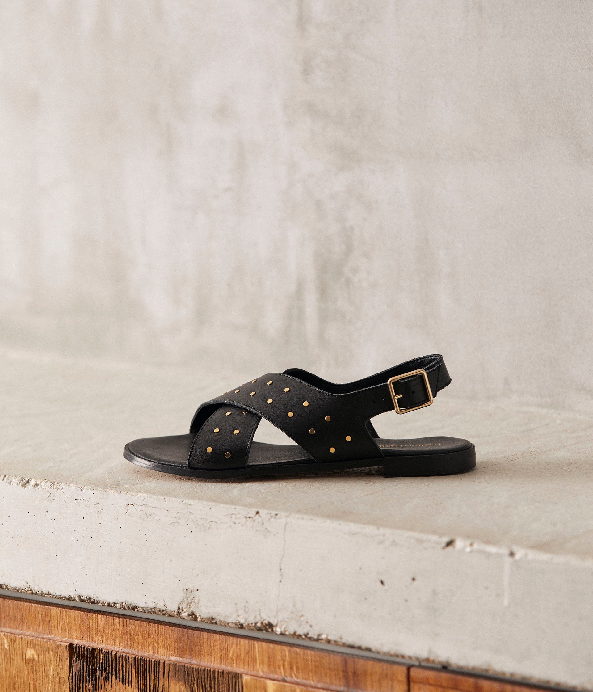 Sandales plates noires Erica
