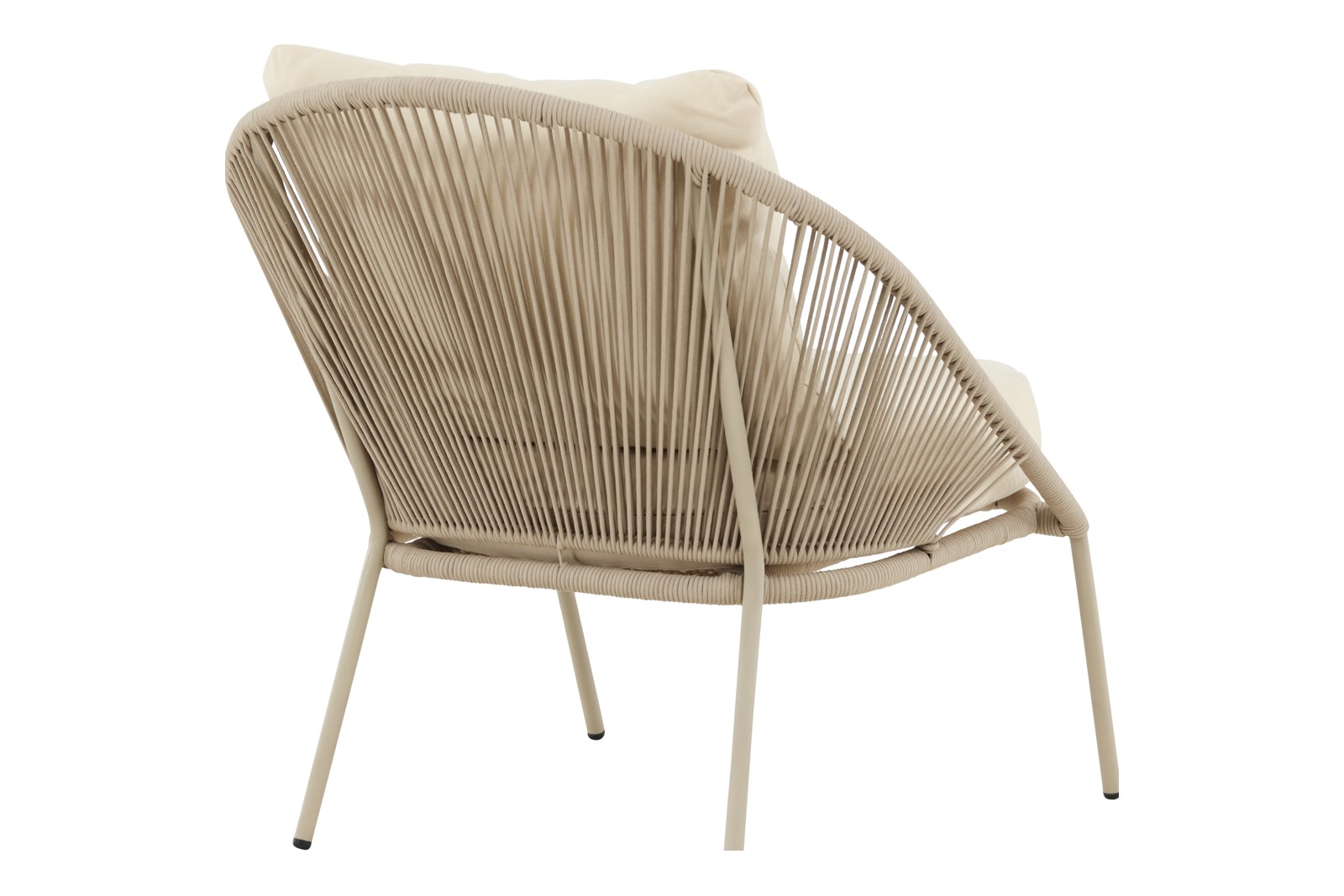 Lindos hagestol Hagestol med beiglakkert ramme, beige tau og med beige puter.