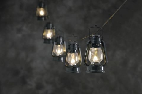 Konstsmide - 4128-600 - LED Lichtsnoer - 8 Groene Stormlantaarntjes - Warmwit Flakkerlicht - Zwarte Kabel