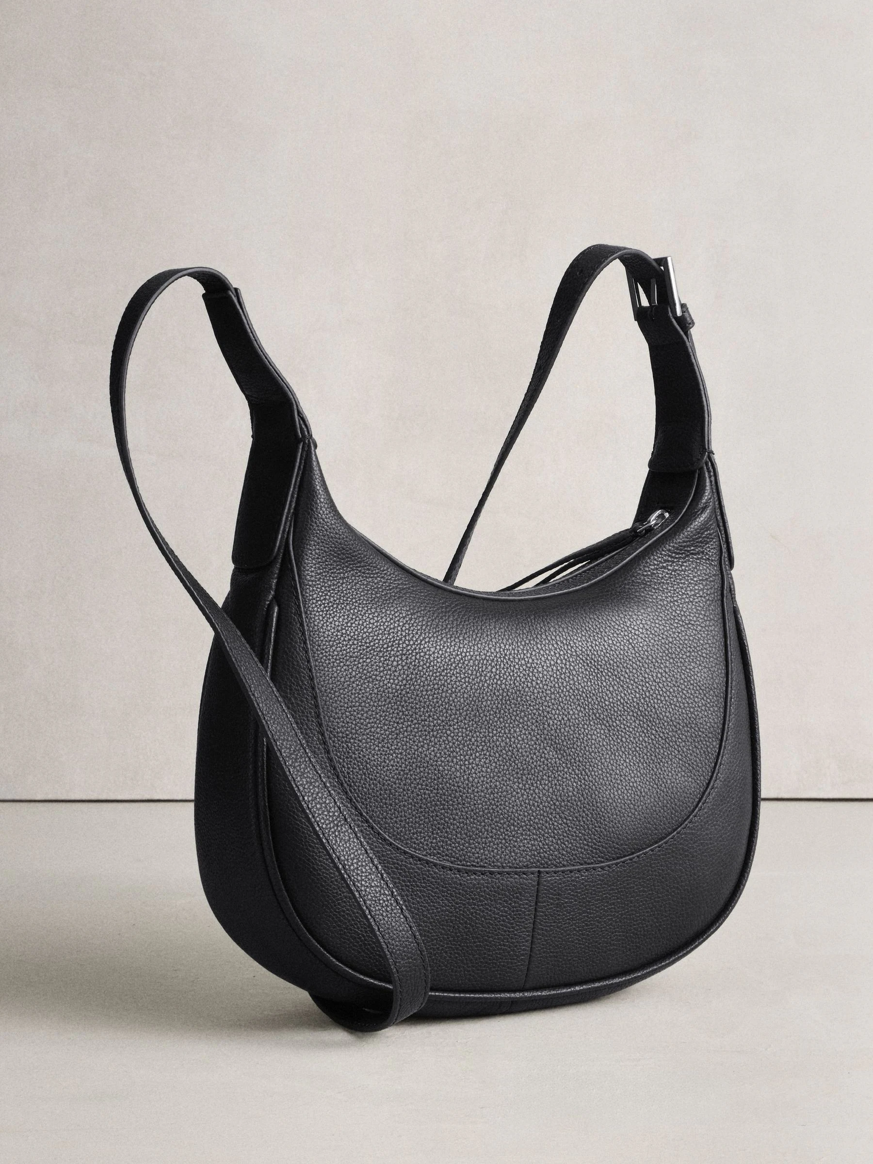 Zwart - Leather Scoop Cross-Body Bag