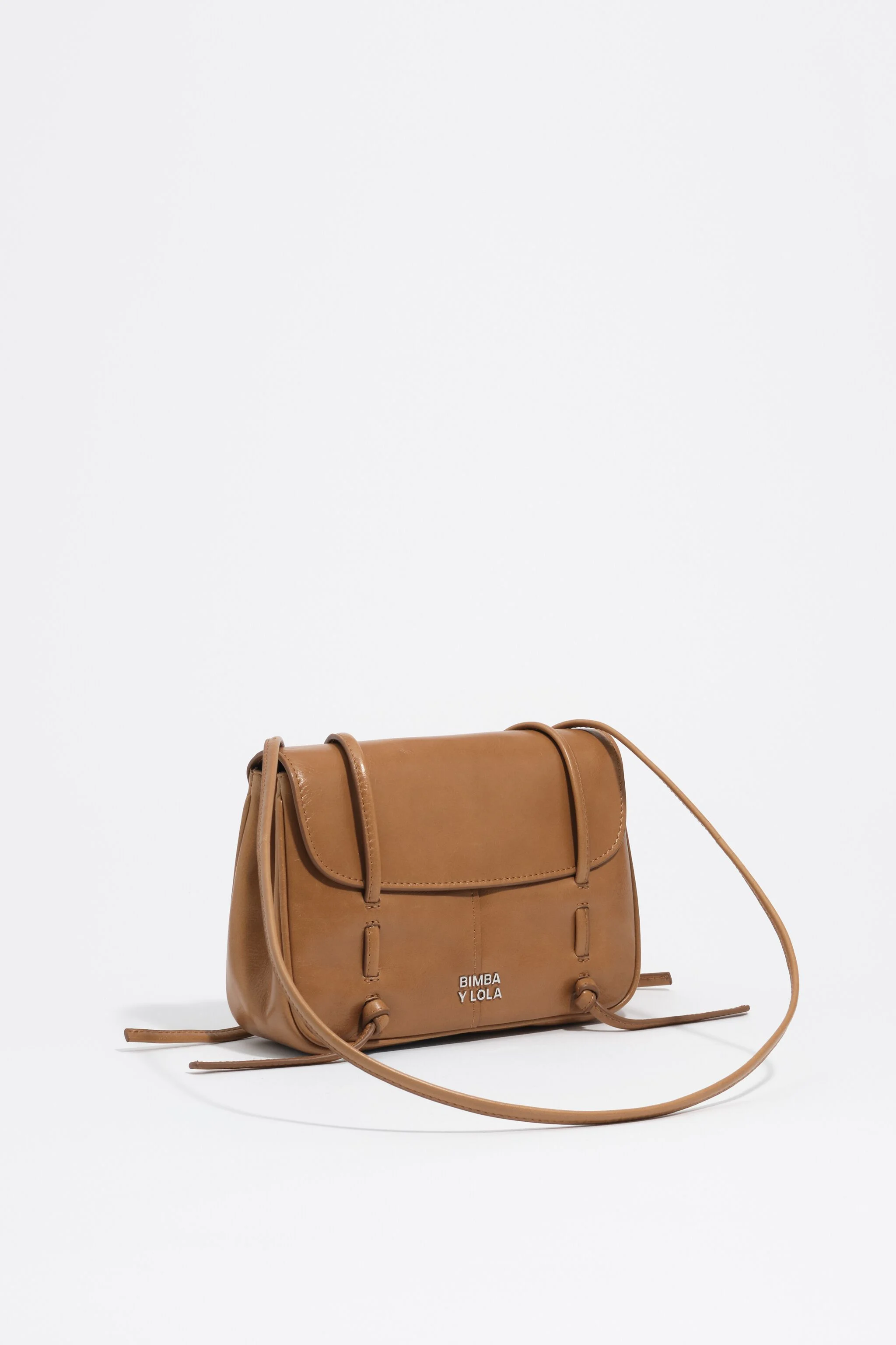 Bolsa Mini Flap em couro cor mel