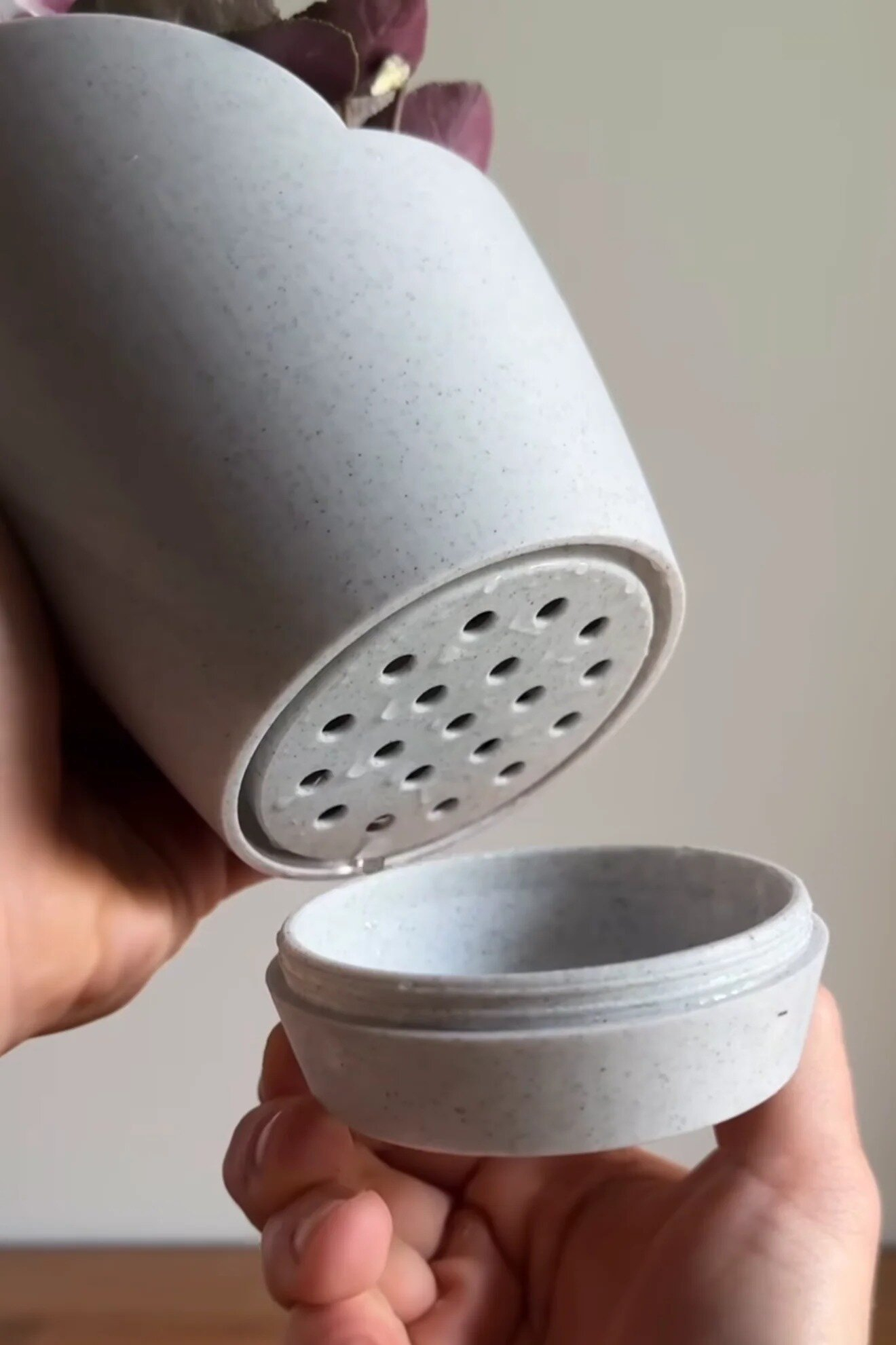 (140x96mm) Automatischer Selbstbewässerungs Blumen Topf mit Wasser Tropfen System Pflanzenkübel mit Wasserspeicher - Grau