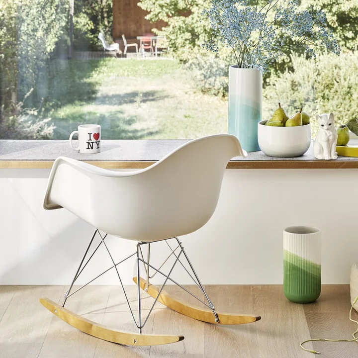 Vitra - Eames Plastic Armchair RAR RE, Ahorn gelblich / Chrom / tiefschwarz