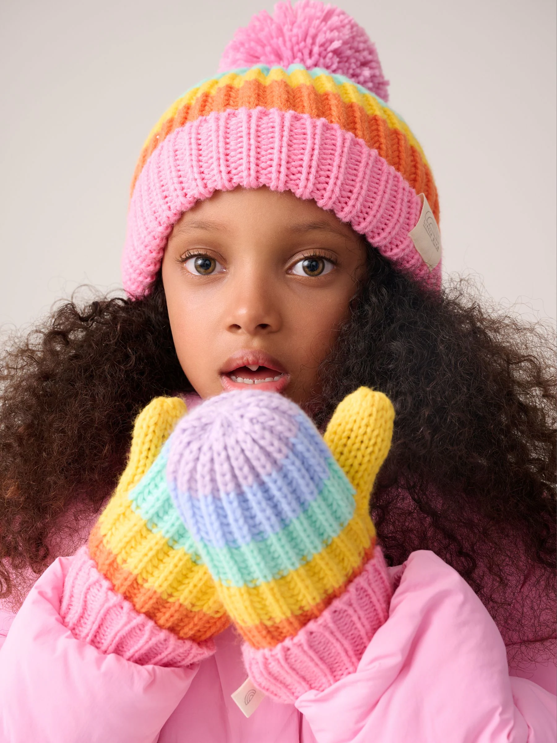 Meerkleurige pastel regenboogstreep - Little Bird by Jools Oliver set van muts met wanten of handschoenen