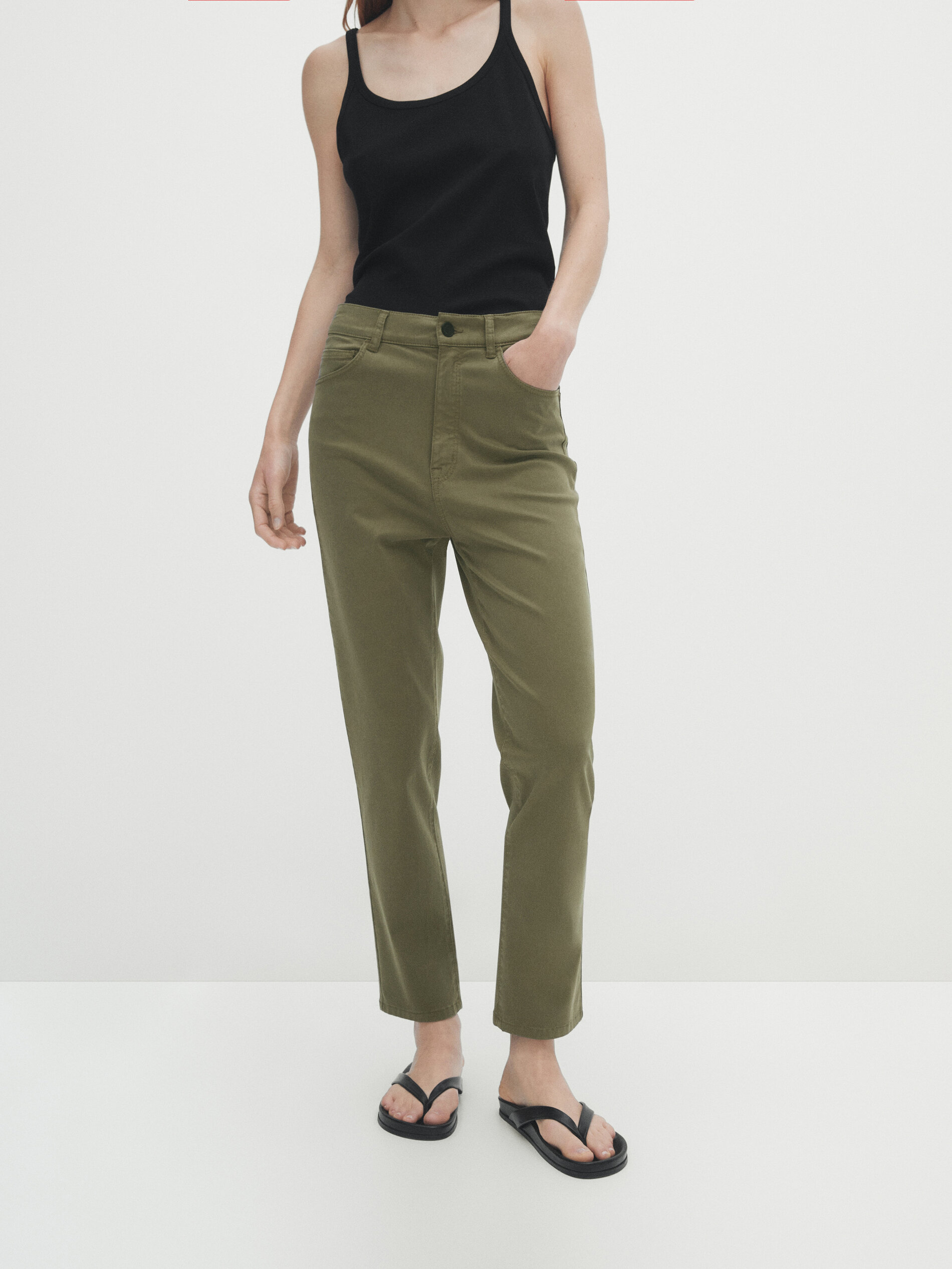 Calça cropped slim de comprimento médio - Cáqui