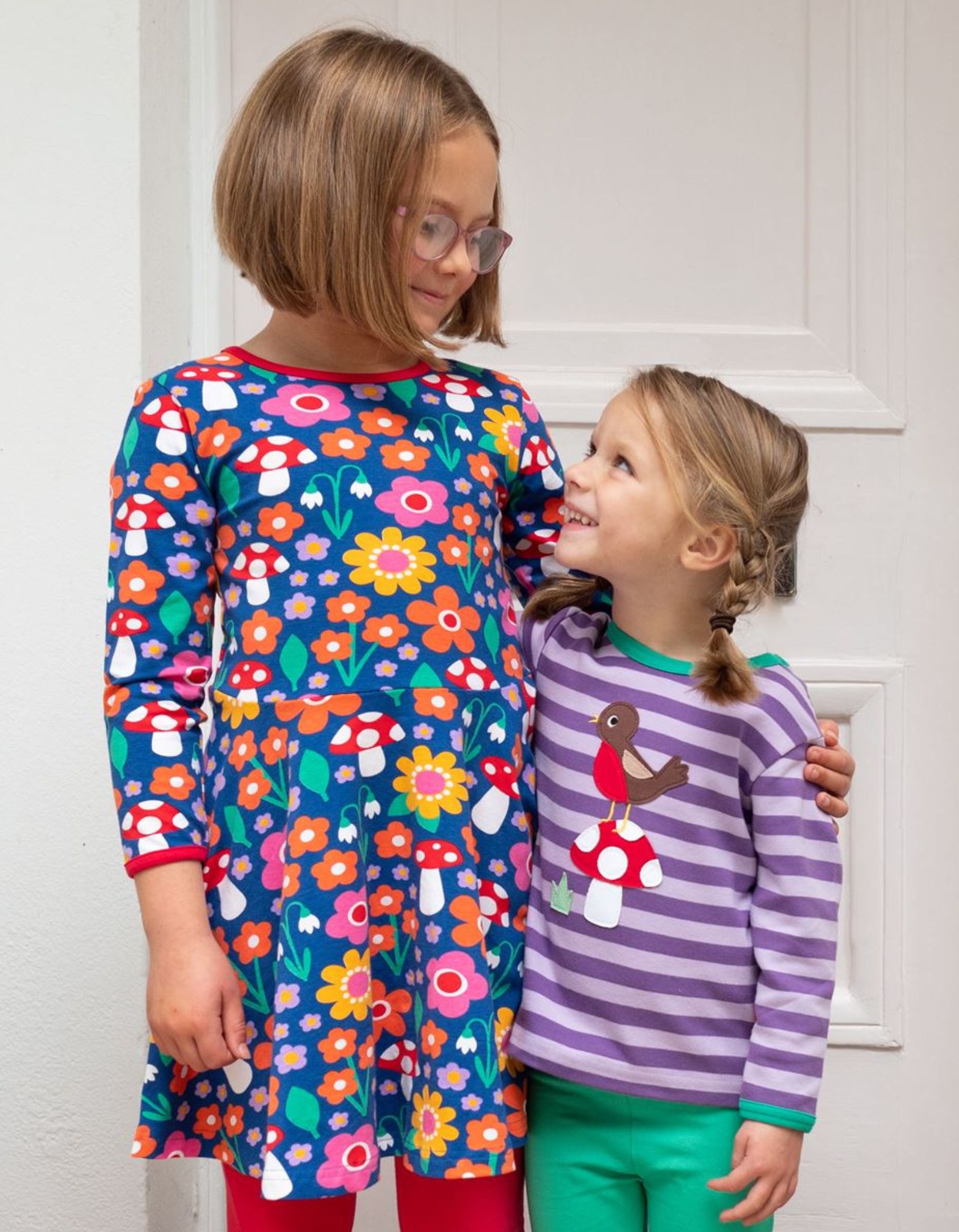 Toby Tiger Baumwollkleid im Skater Schnitt mit Blumen Muster und Pilz Applikationen